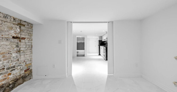 Lower-271 Atlas Avenue, Toronto, ON, M6C 3P8 - 18