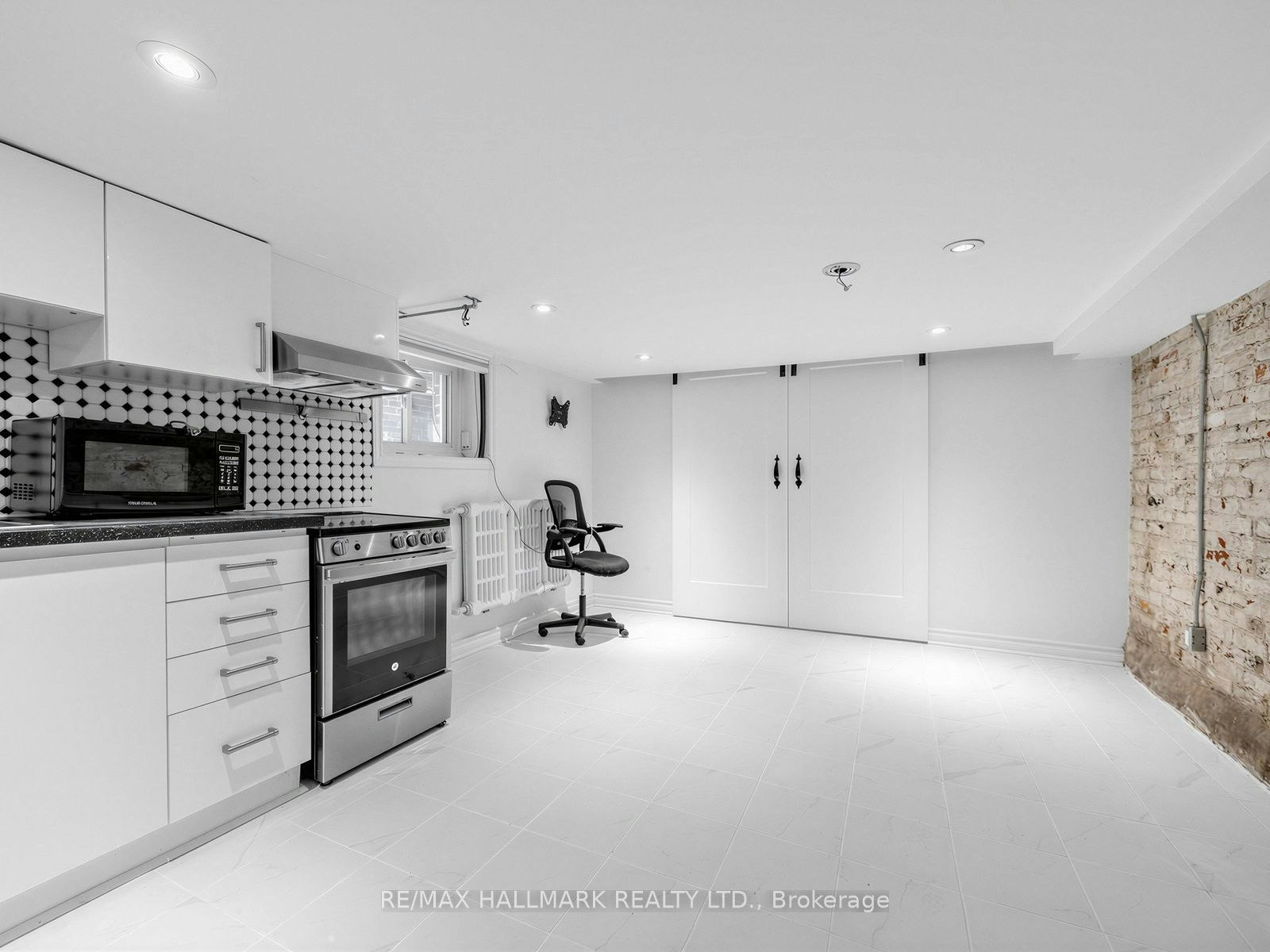 Lower-271 Atlas Avenue, Toronto, ON, M6C 3P8 - 8