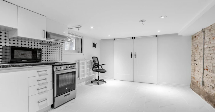 Lower-271 Atlas Avenue, Toronto, ON, M6C 3P8 - 8
