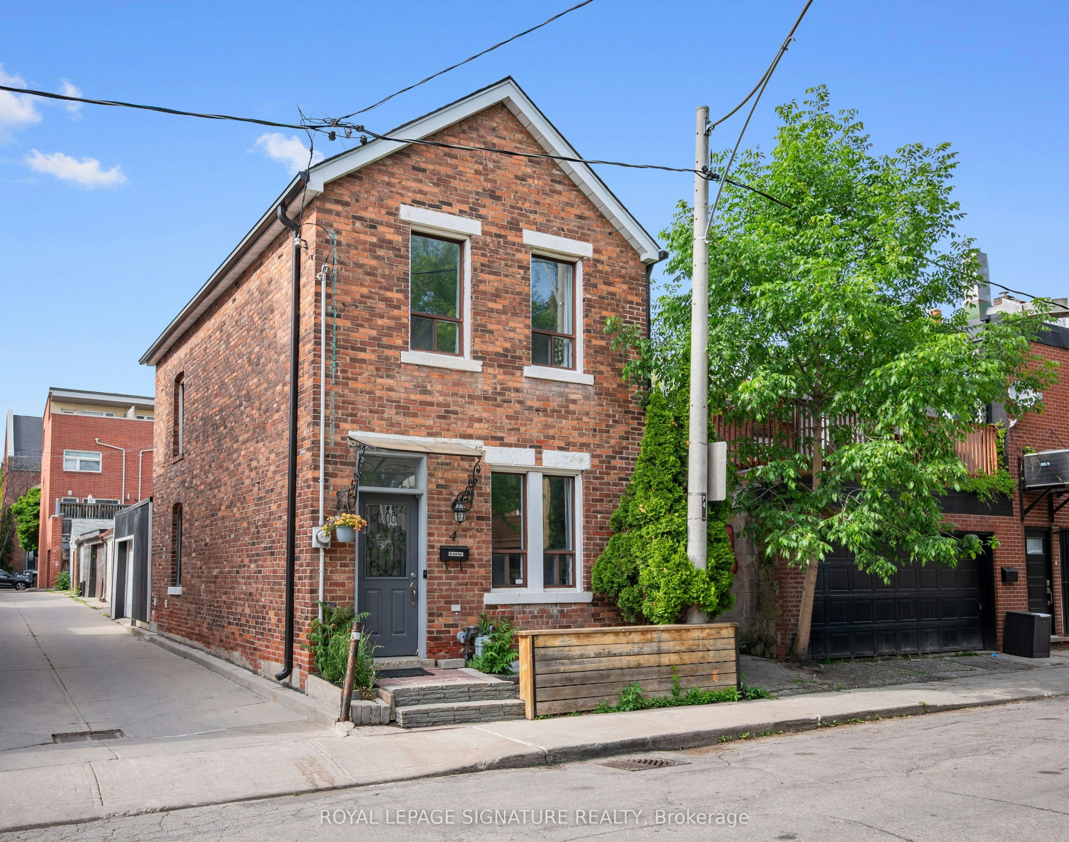 4 Whitaker Avenue, Toronto, ON, M6J 1A1