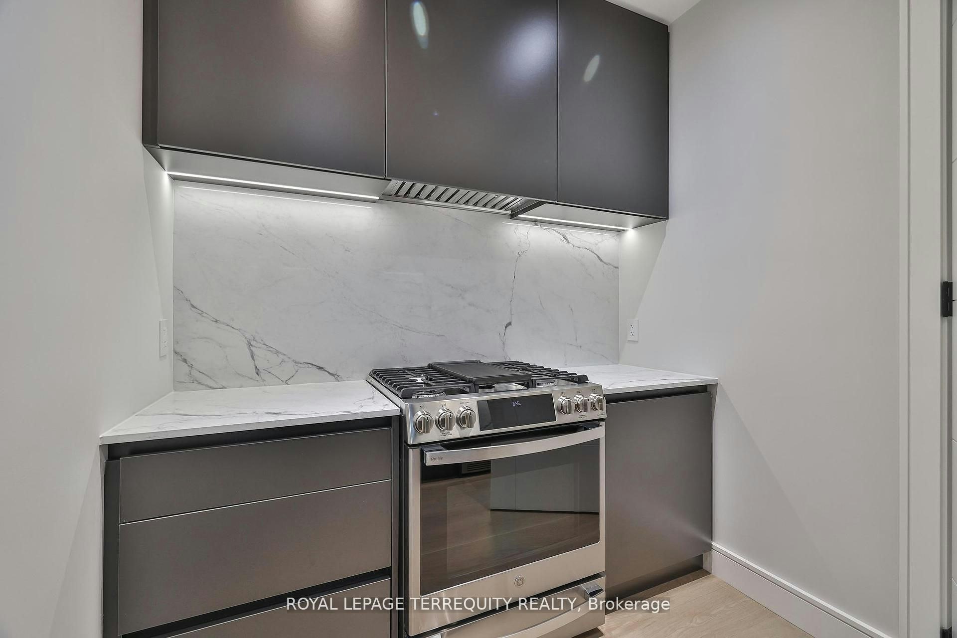 741 Woburn Avenue, Toronto, ON, M5M 1M2 - 16