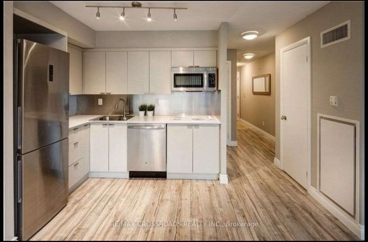631-111 Elizabeth Street, Toronto, ON, M5G 1P7 - 5