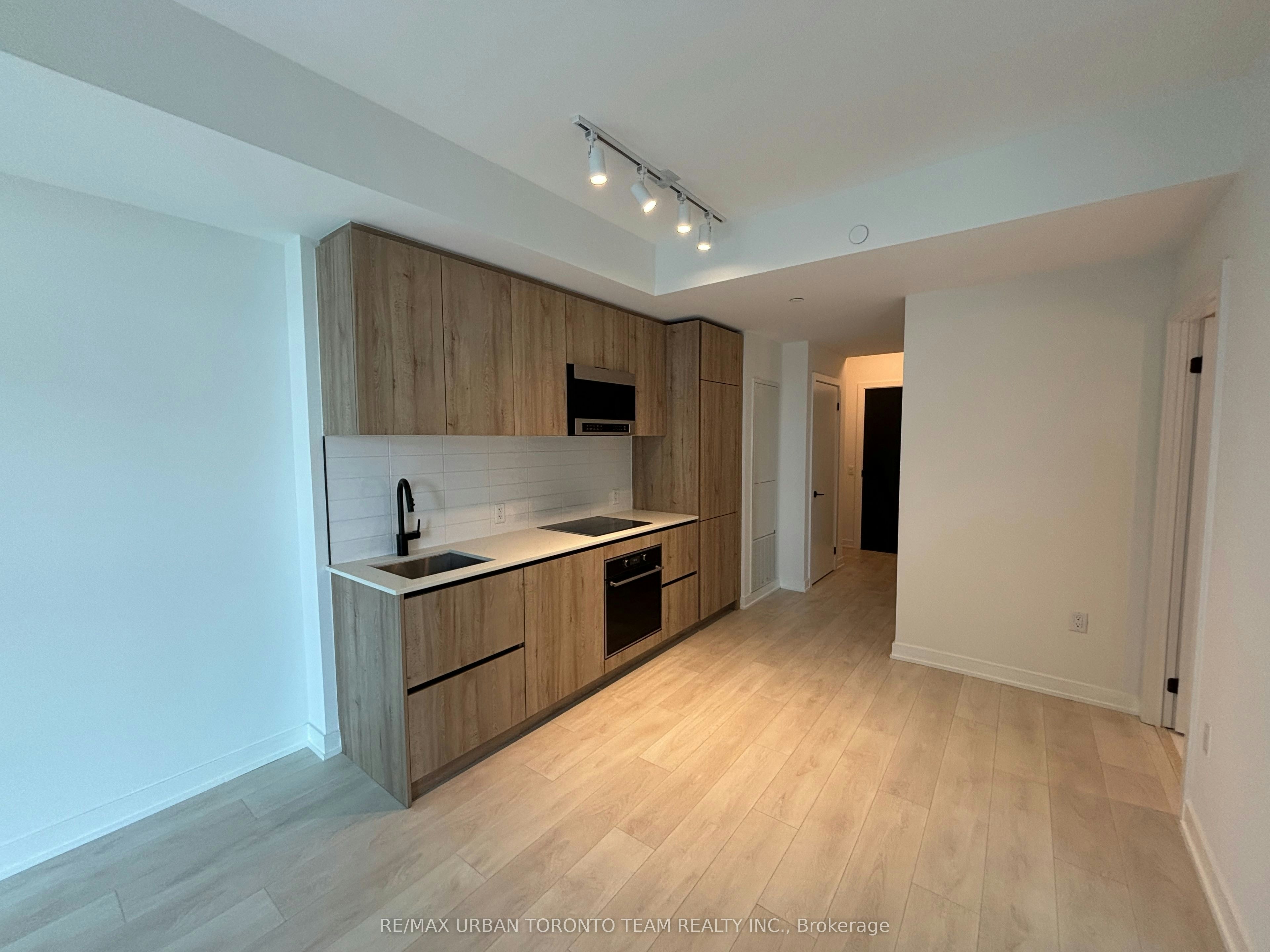 3611-117 Broadway Avenue, Toronto, ON, M4P 1V3 - 2