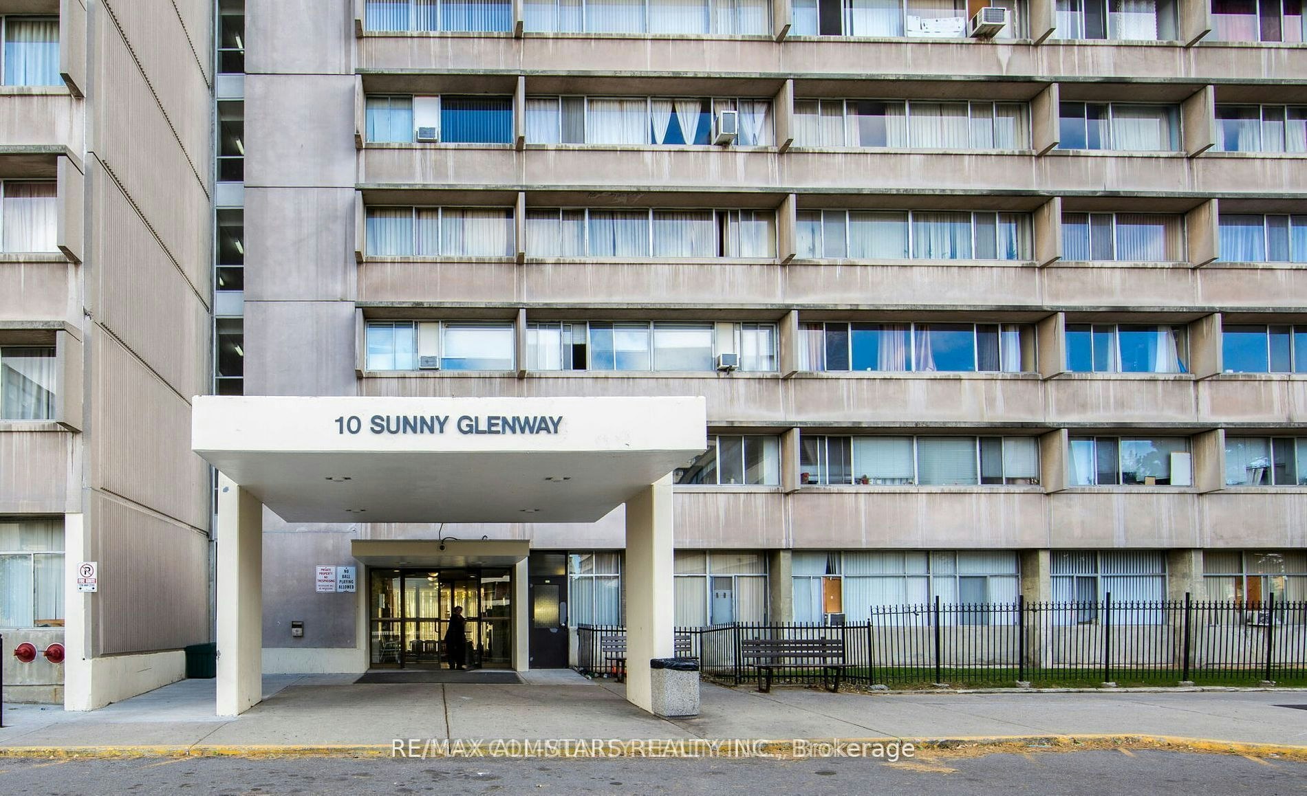 1906-10 Sunny Glenway, Toronto, ON, M3C 2Z3 - 2