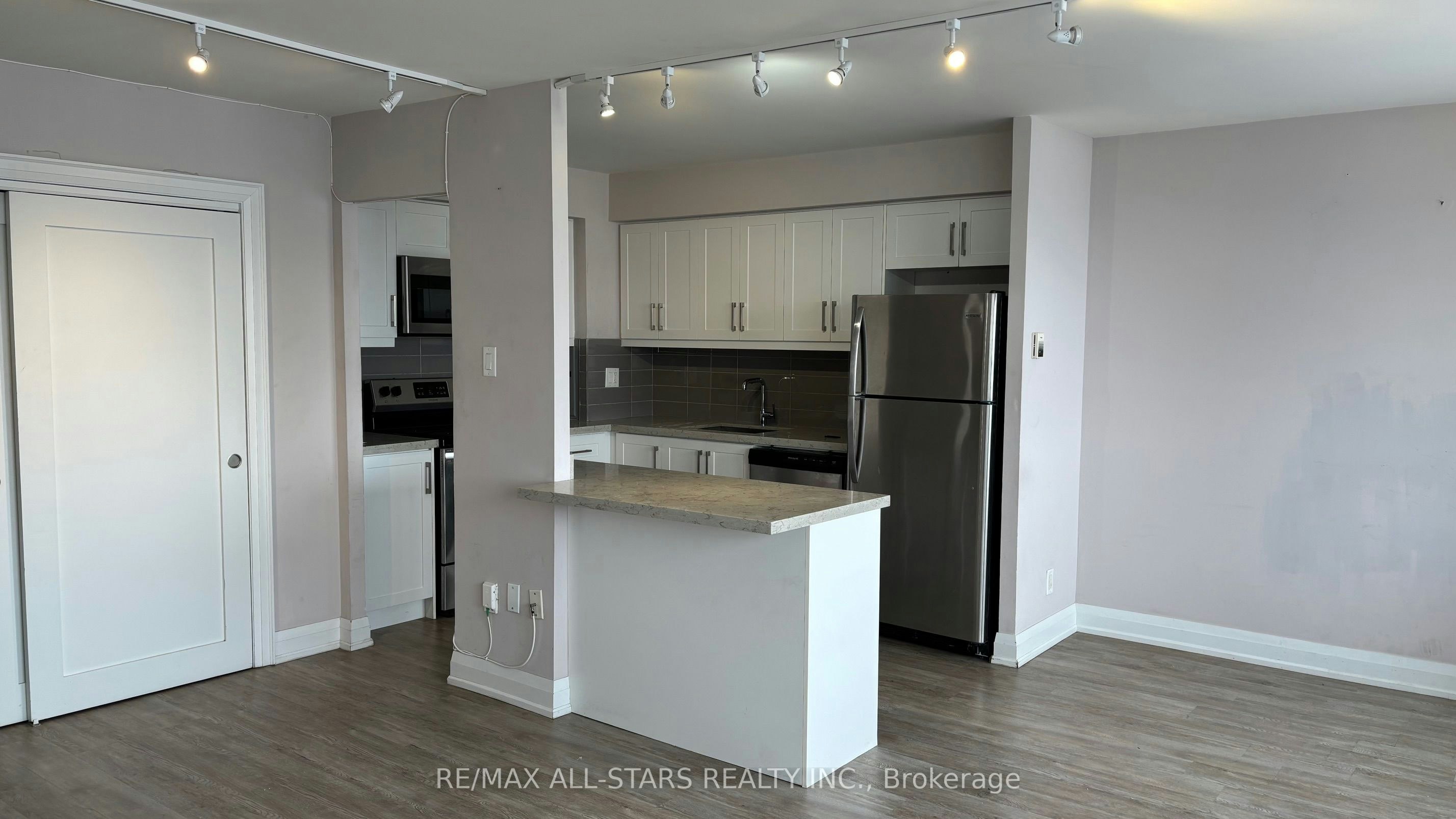 1906-10 Sunny Glenway, Toronto, ON, M3C 2Z3 - 6