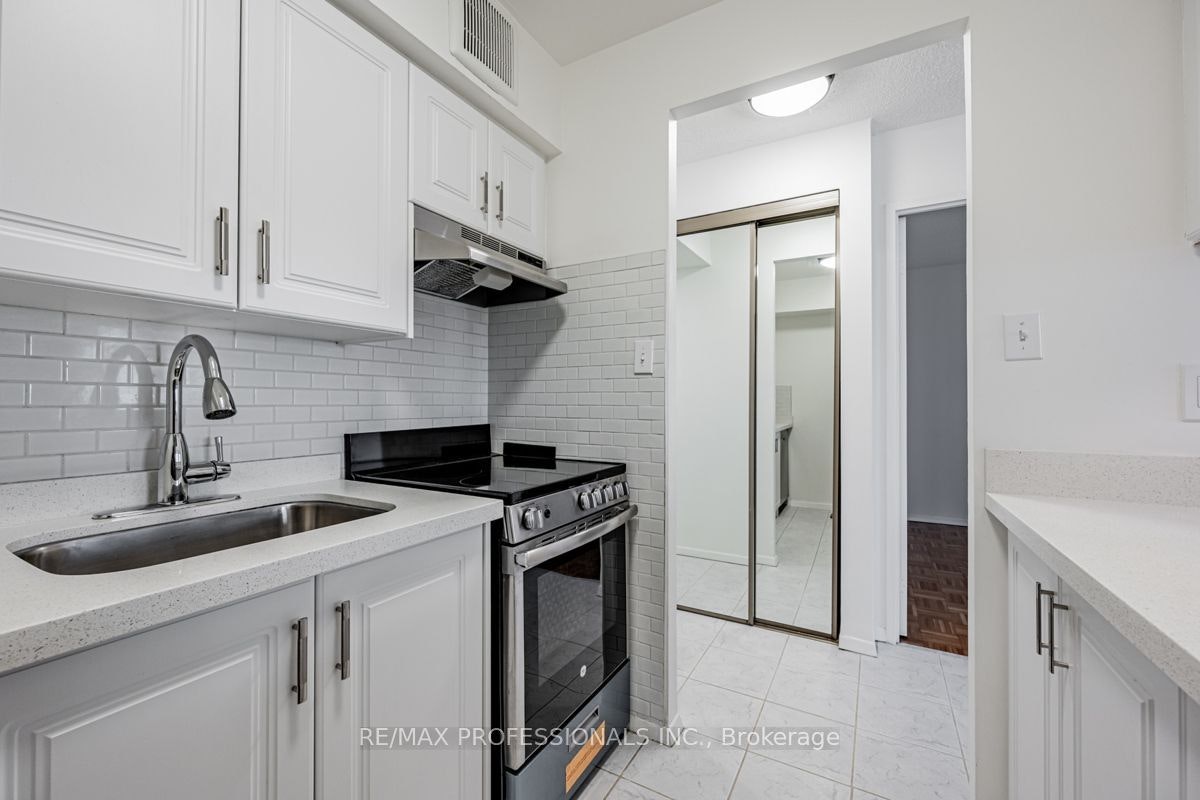 502-633 Bay Street, Toronto, ON, M5G 2G4 - 6