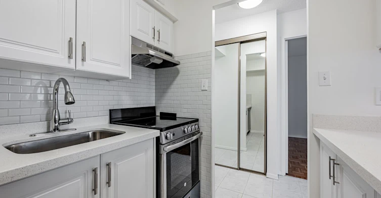 502-633 Bay Street, Toronto, ON, M5G 2G4 - 6