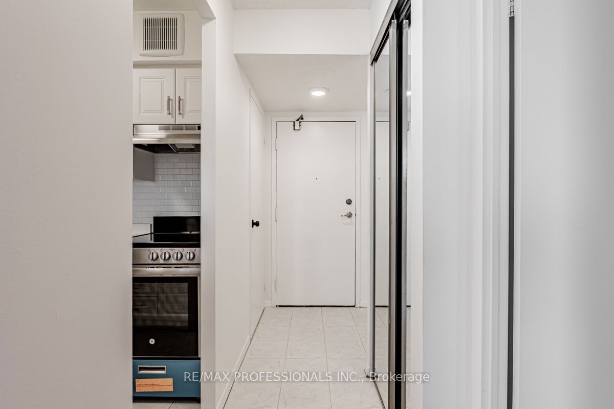 502-633 Bay Street, Toronto, ON, M5G 2G4 - 3