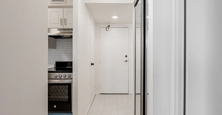 502-633 Bay Street, Toronto, ON, M5G 2G4 - 3
