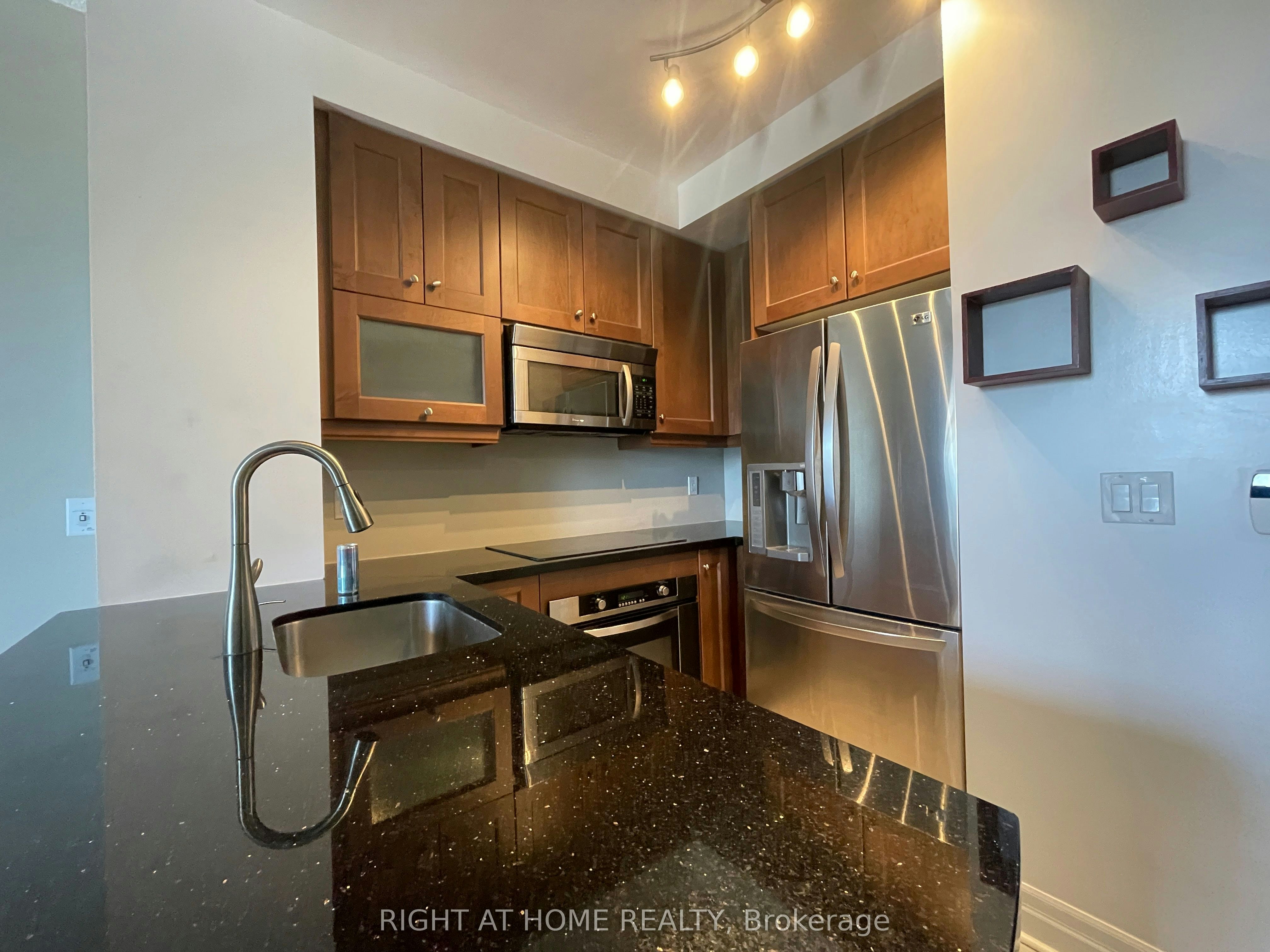 1903-35 Balmuto Street, Toronto, ON, M4Y 0A3 - 7