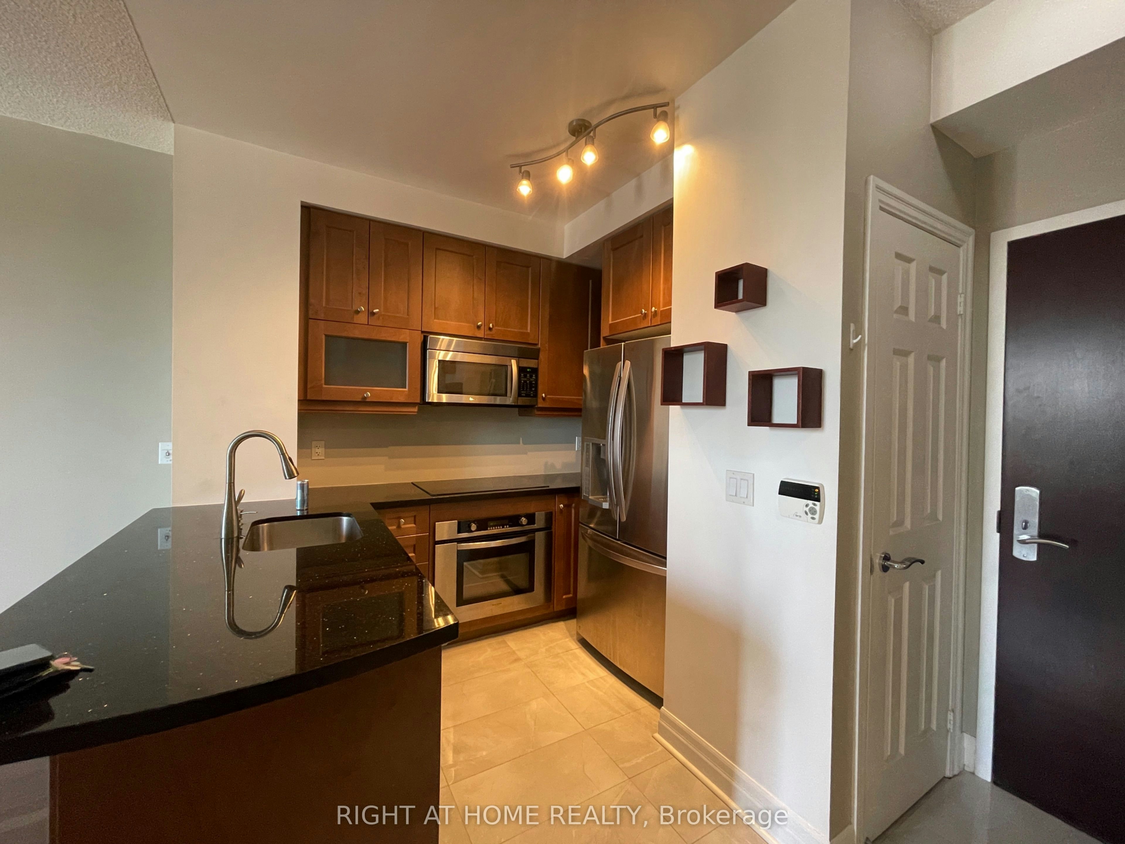 1903-35 Balmuto Street, Toronto, ON, M4Y 0A3 - 5