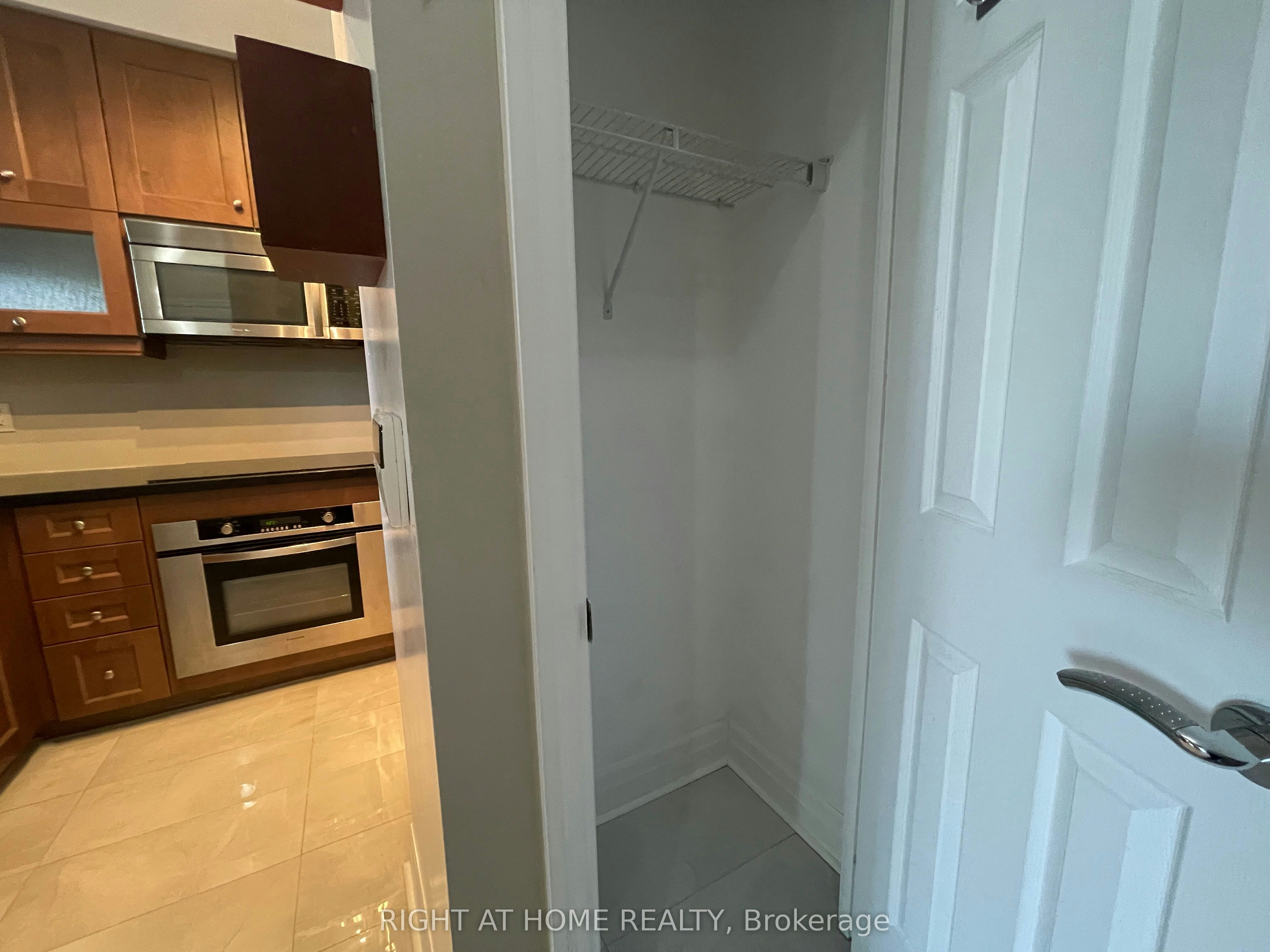 1903-35 Balmuto Street, Toronto, ON, M4Y 0A3 - 16