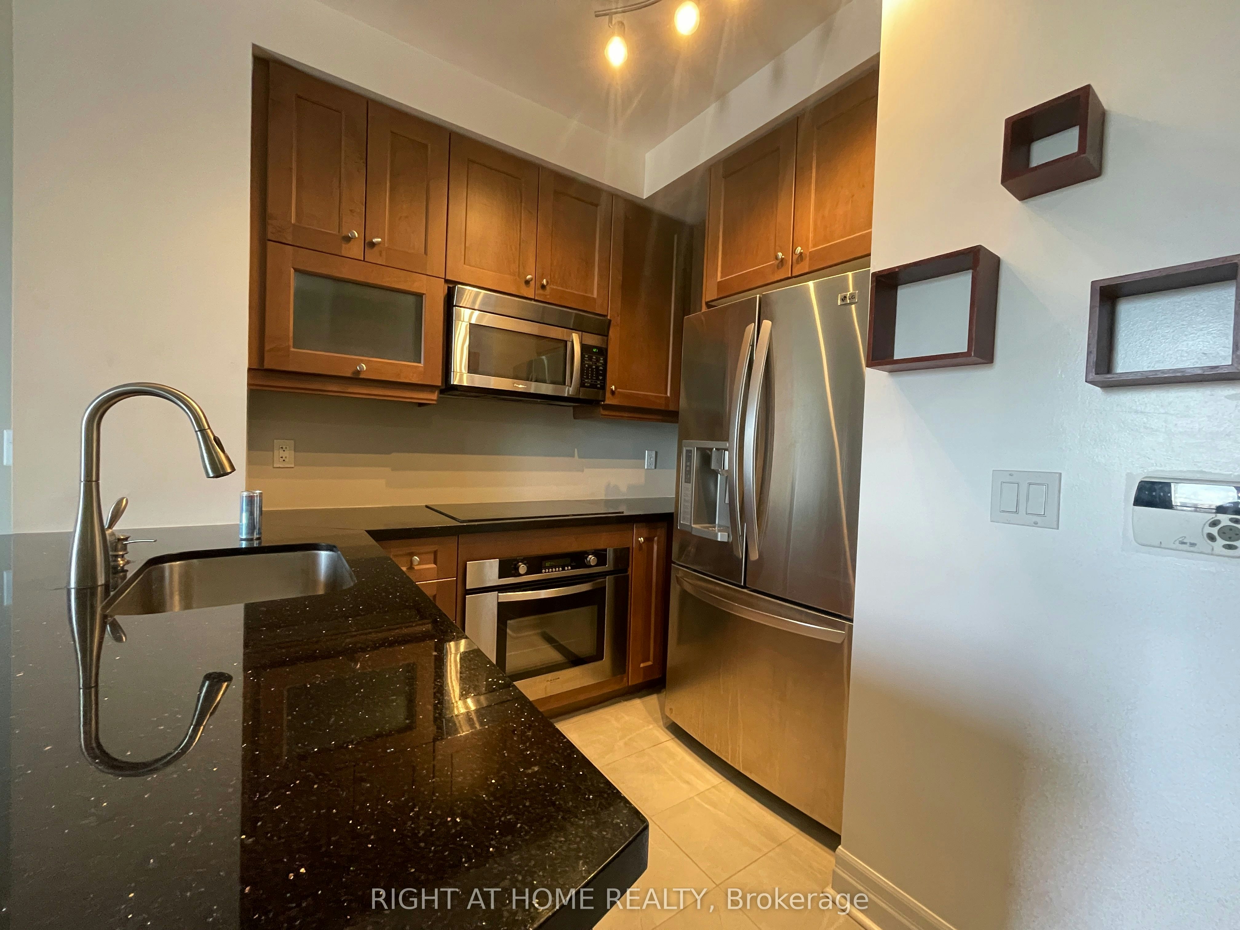 1903-35 Balmuto Street, Toronto, ON, M4Y 0A3 - 6