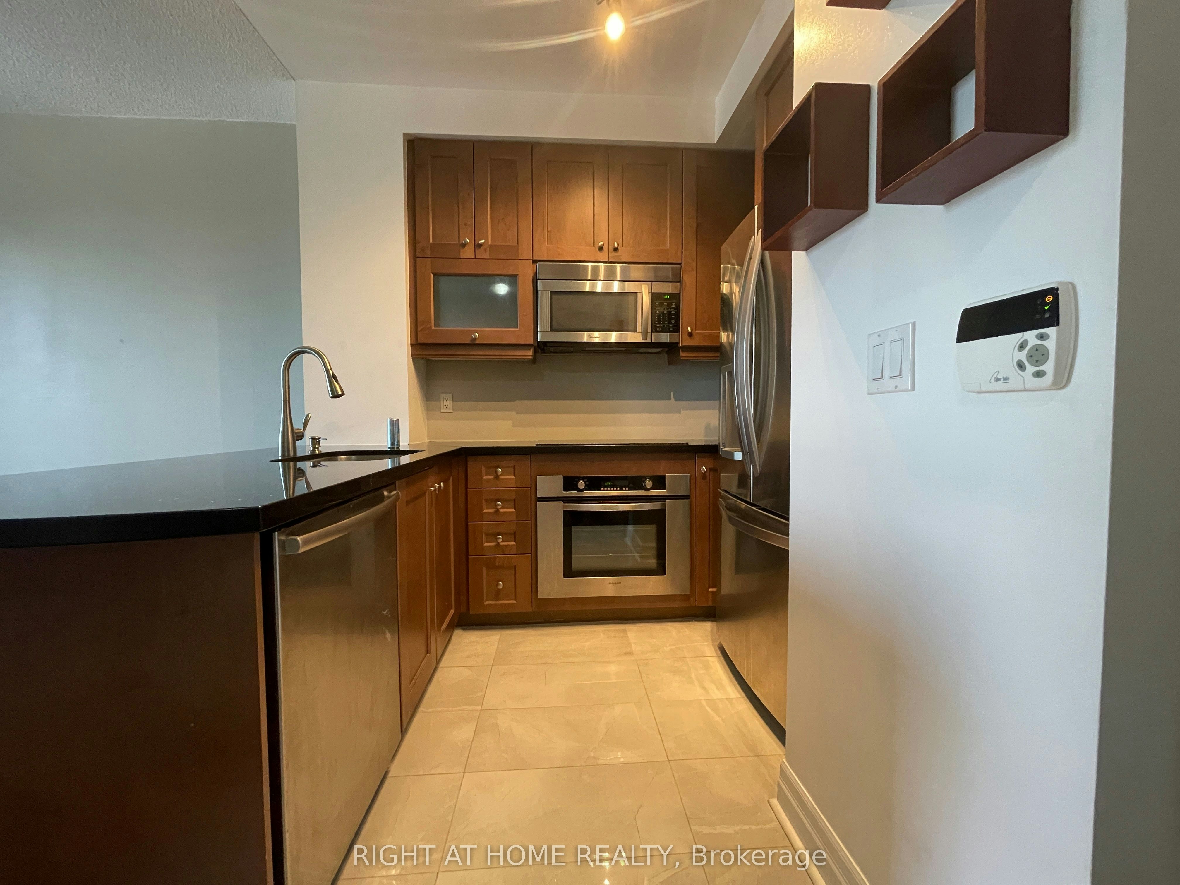1903-35 Balmuto Street, Toronto, ON, M4Y 0A3 - 18