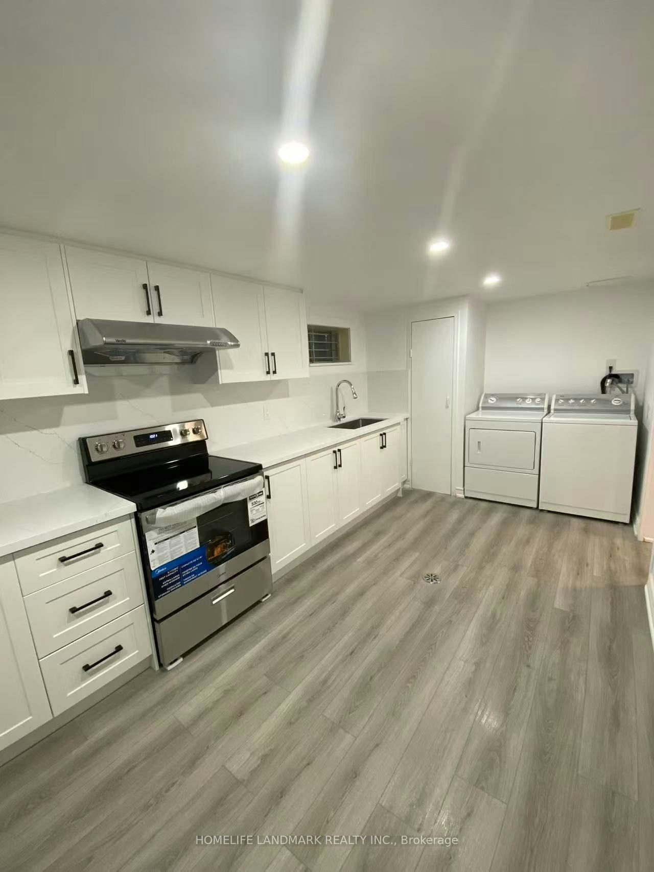 lower-126 Roywood Drive, Toronto, ON, M3A 2E1