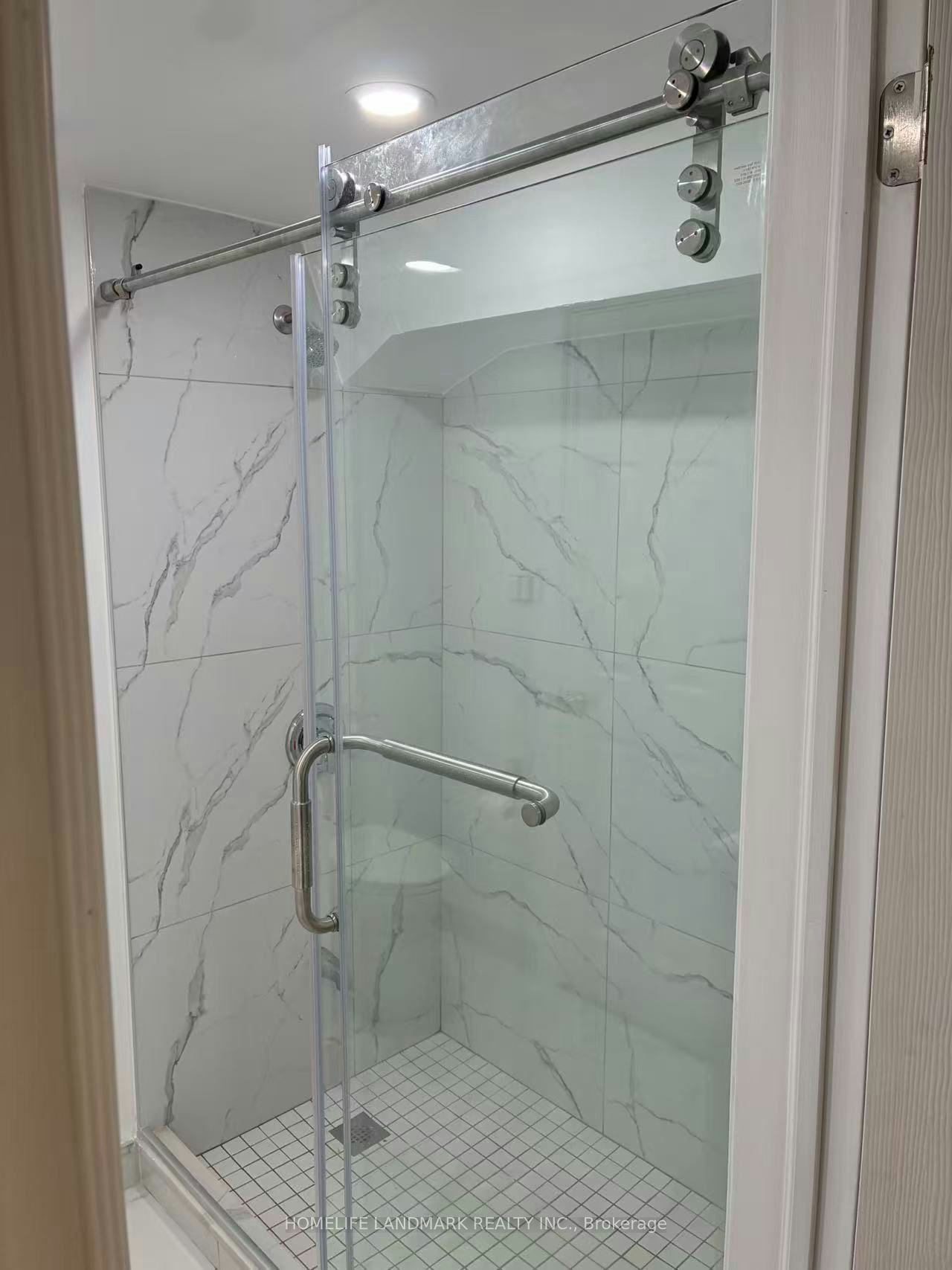 lower-126 Roywood Drive, Toronto, ON, M3A 2E1 - 2
