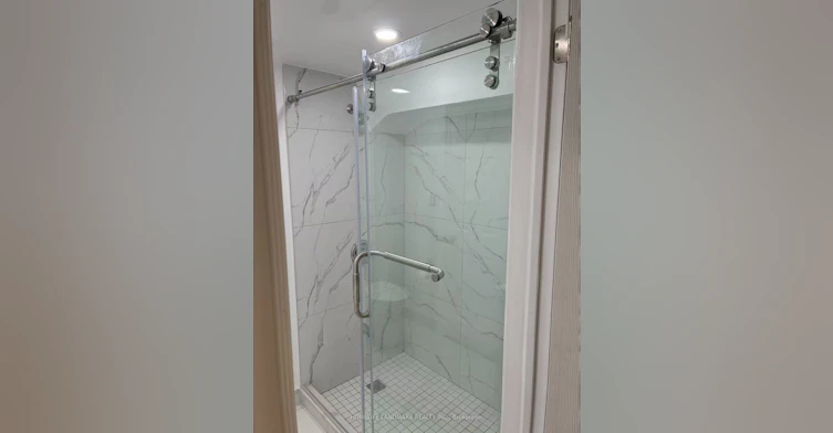 lower-126 Roywood Drive, Toronto, ON, M3A 2E1 - 2