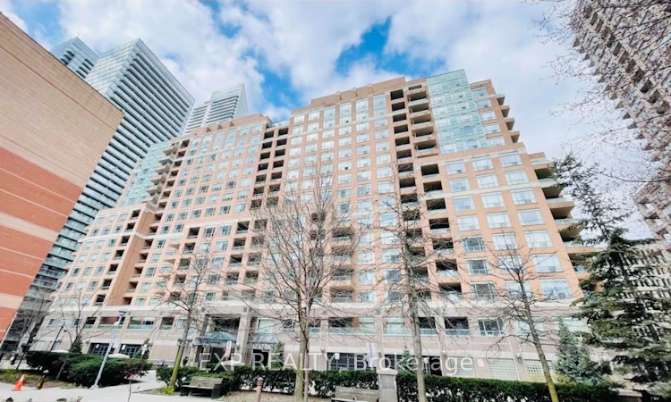 607-889 Bay Street