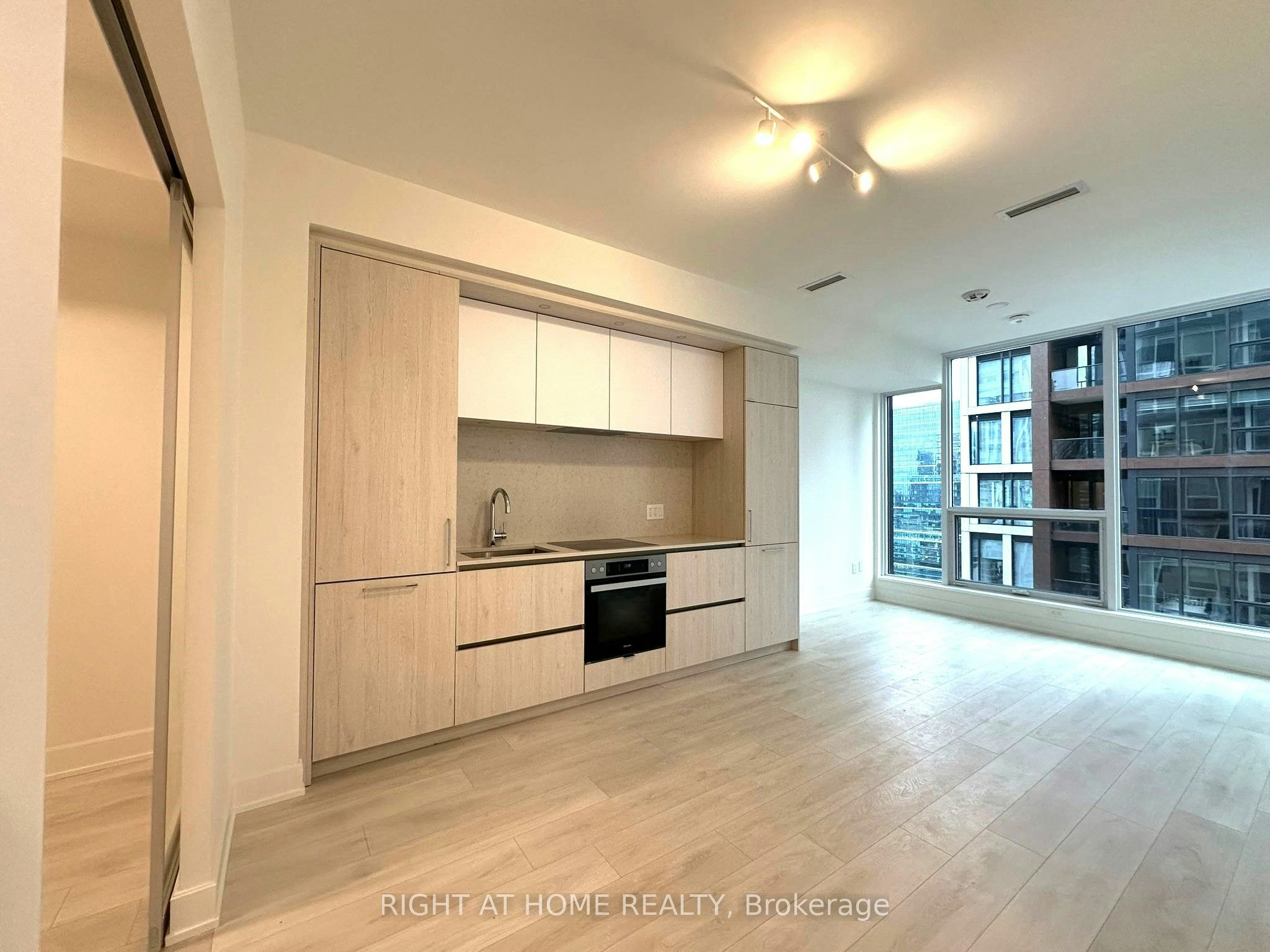 3411-35 Mercer Street, Toronto, ON, M5V 0T8 - 3