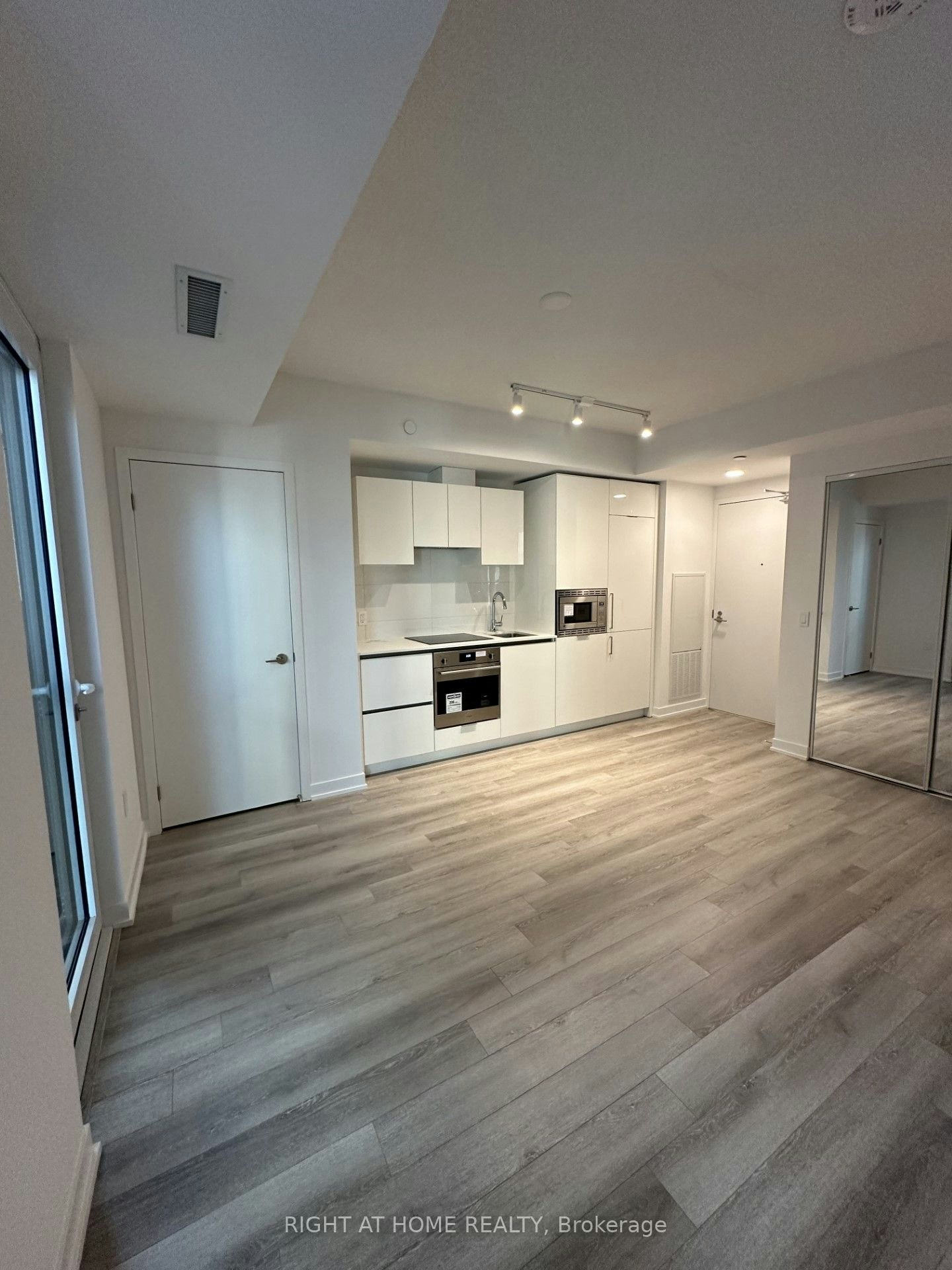 417-121 St Patrick Street, Toronto, ON, M5T 3C1 - 3