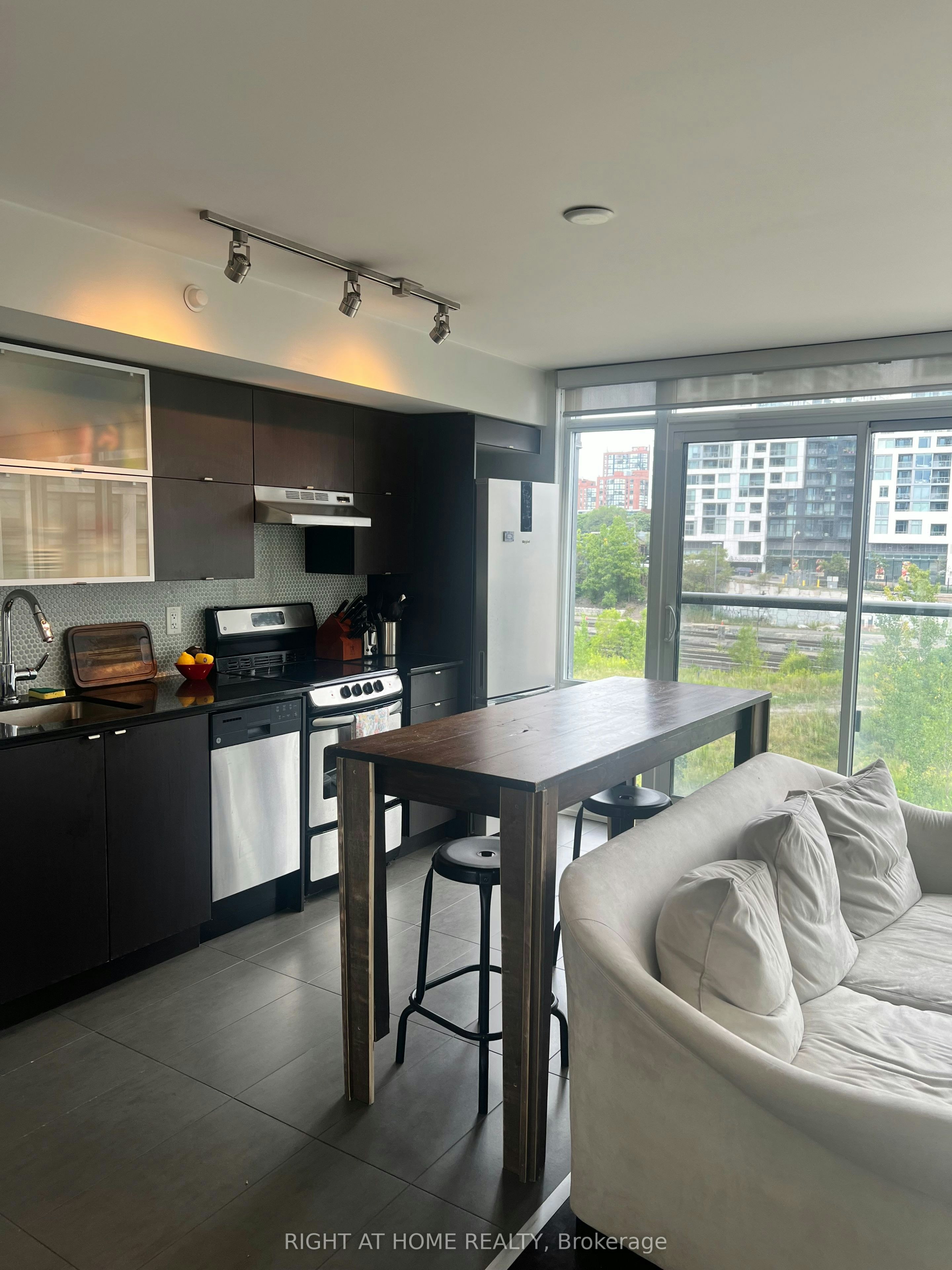 204-170 Fort York Boulevard, Toronto, ON, M5V 0E6 - 9