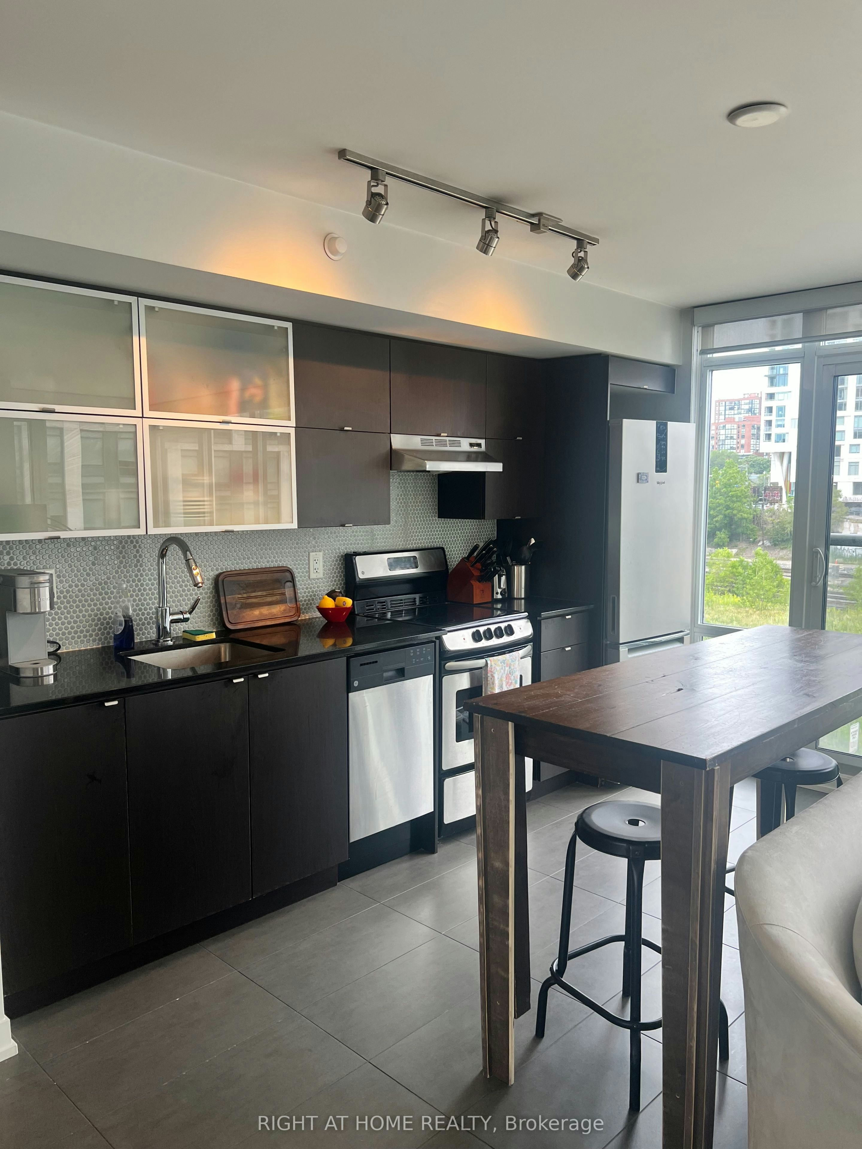 204-170 Fort York Boulevard, Toronto, ON, M5V 0E6 - 8
