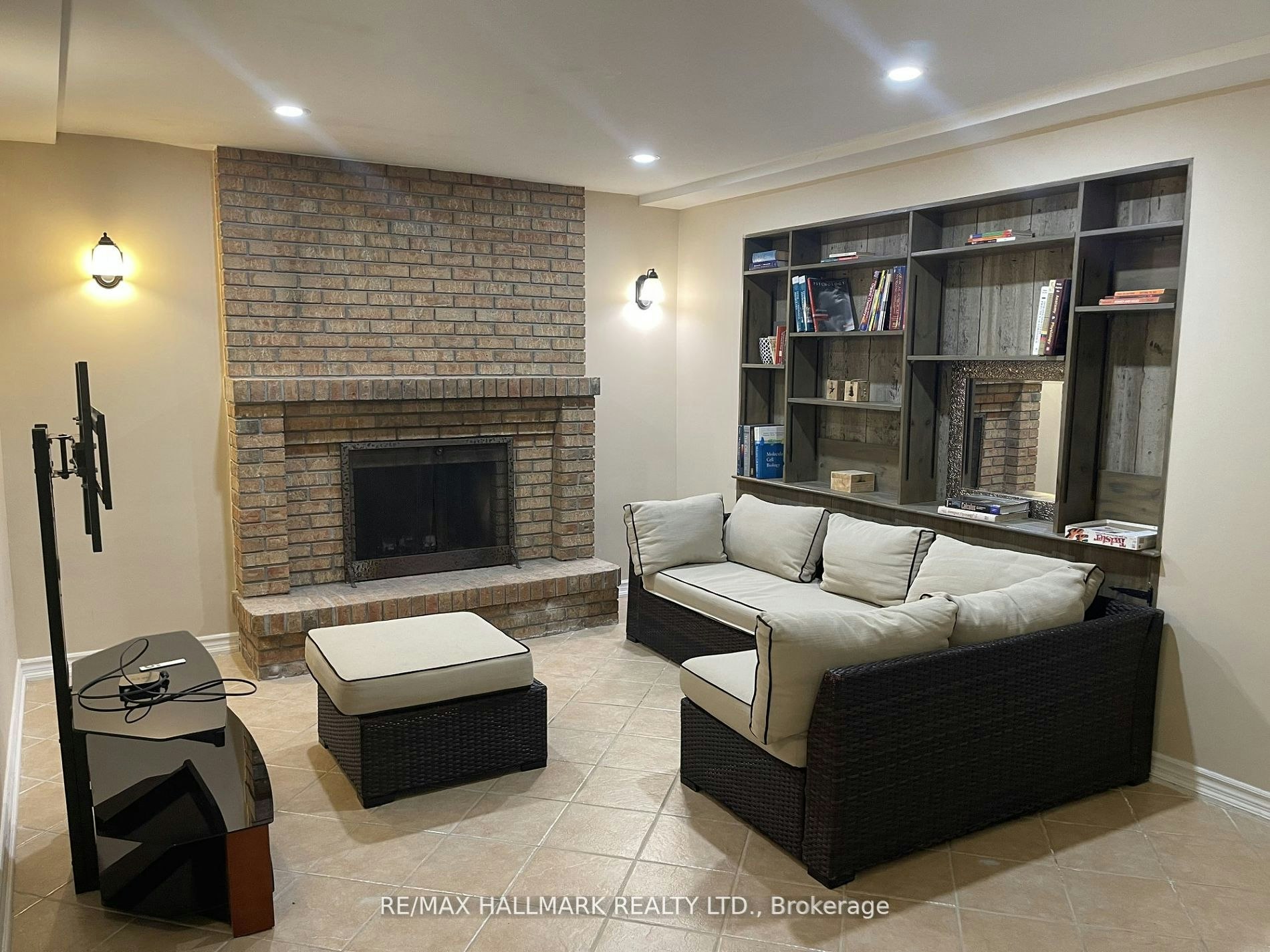 7 Nevada Avenue, Toronto, ON, M2M 3N9 - 8
