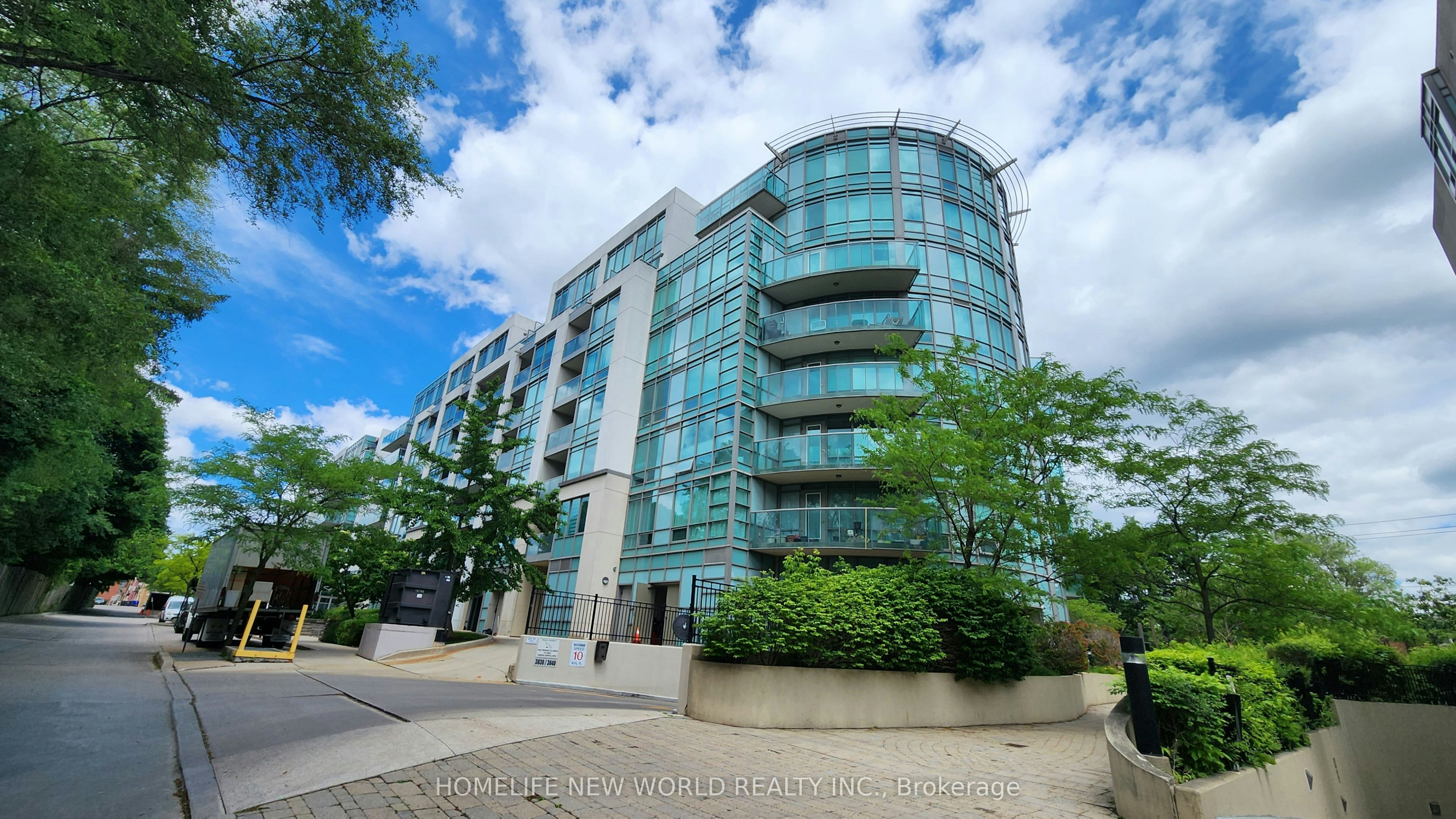 404-3830 Bathurst Street, Toronto, ON, M3H 6C5