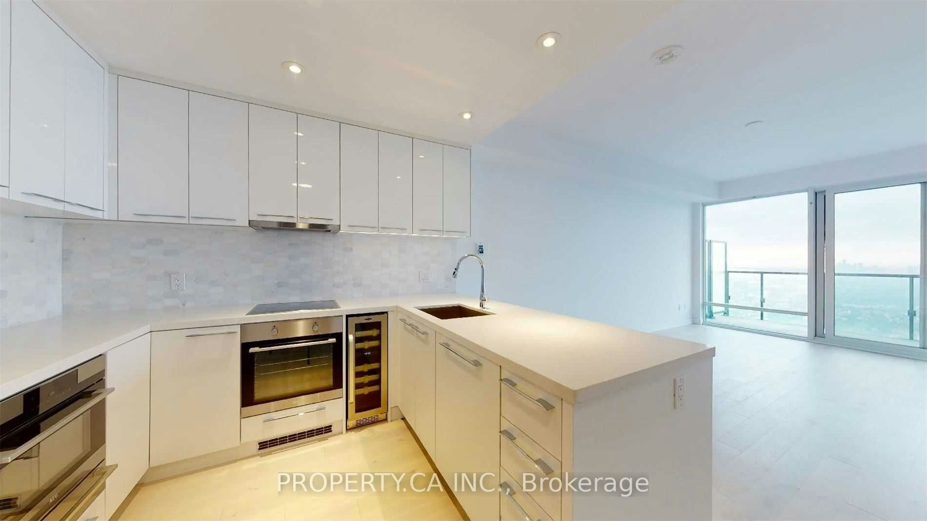 5012-488 University Avenue, Toronto, ON, M5G 0C1 - 2