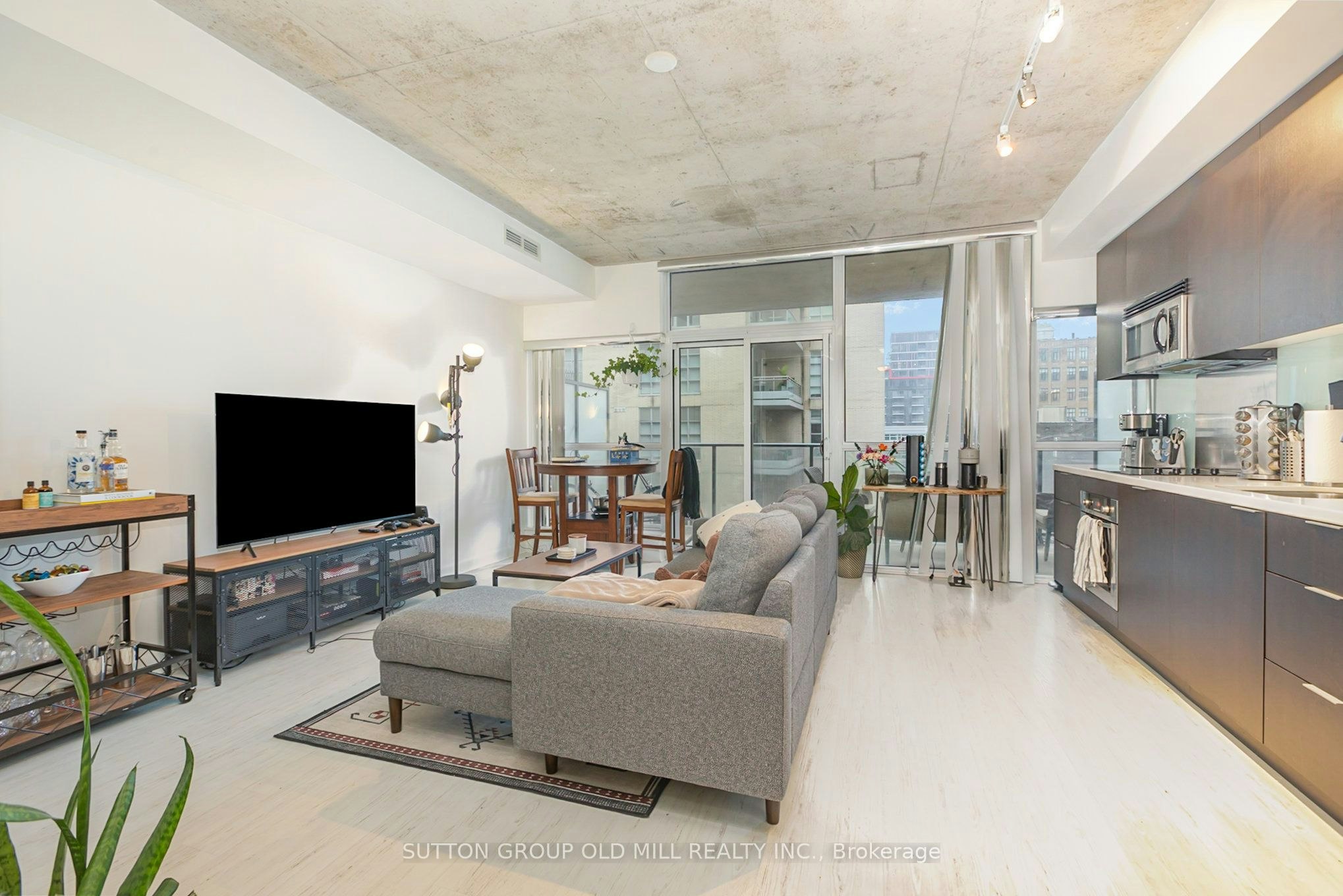 704-478 King Street W, Toronto, ON, M5V 0A8 - 2