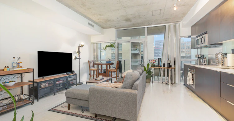 704-478 King Street W, Toronto, ON, M5V 0A8 - 2