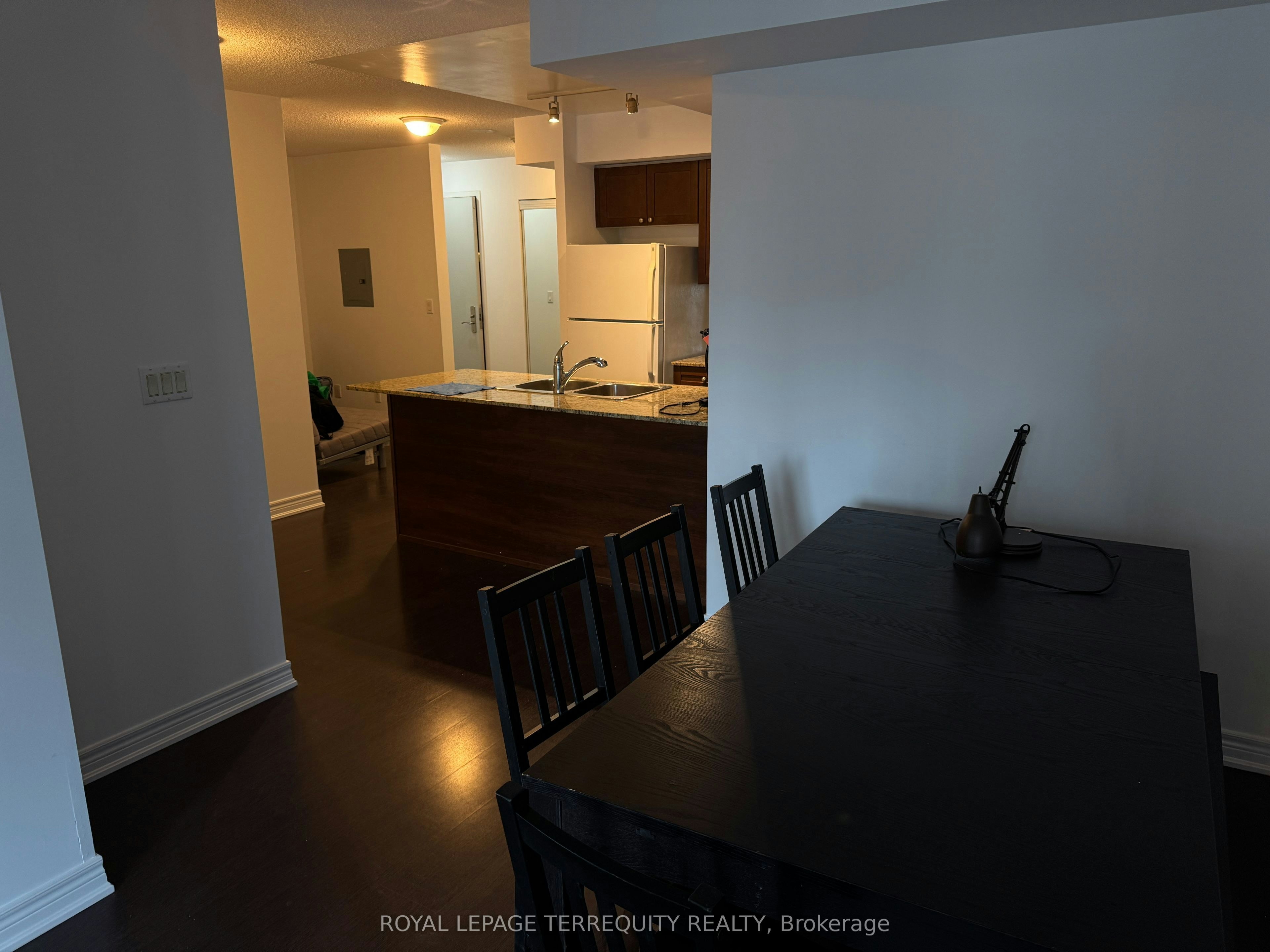 909-761 Bay Street, Toronto, ON, M5G 2R2 - 8