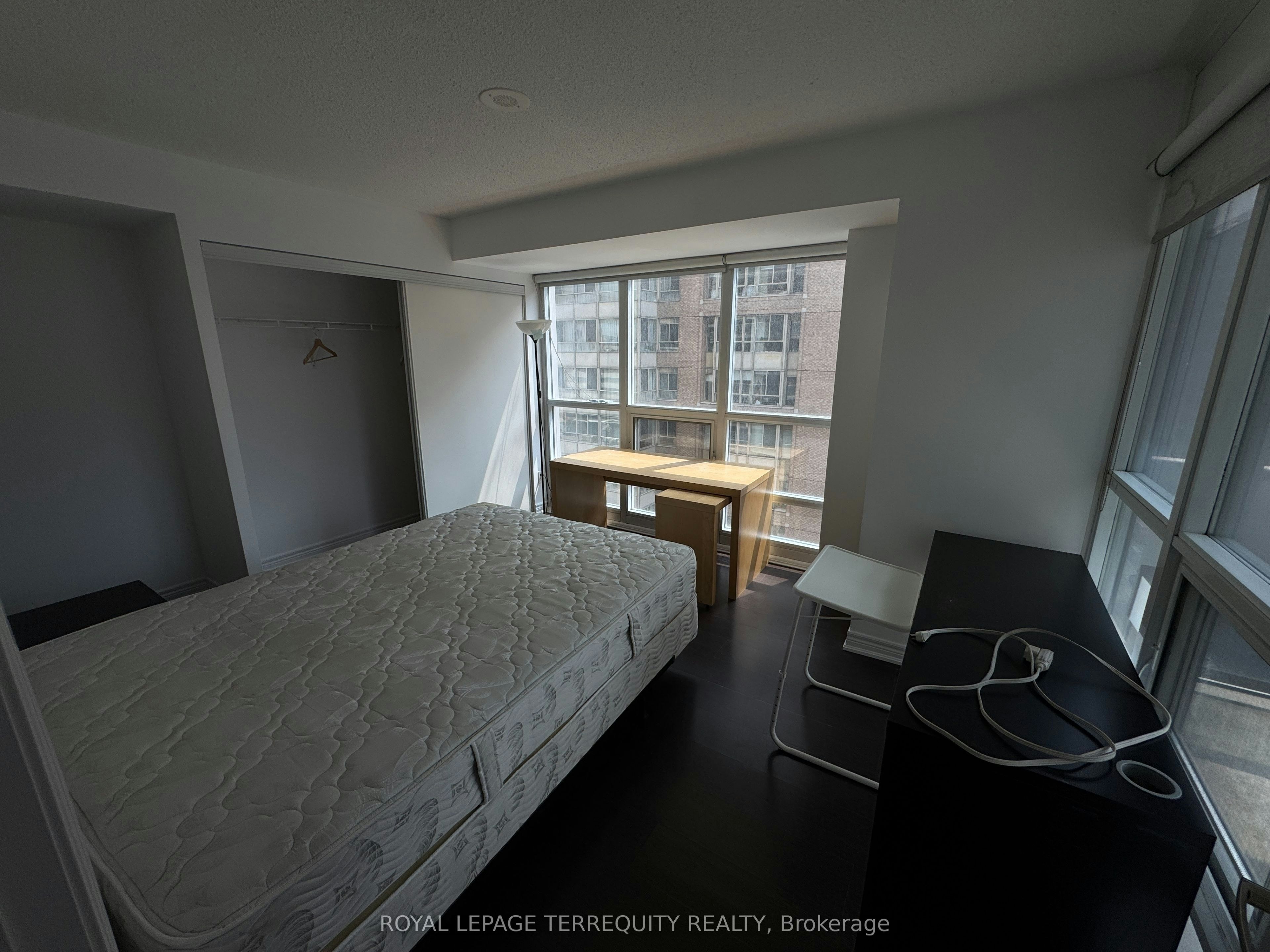 909-761 Bay Street, Toronto, ON, M5G 2R2 - 4