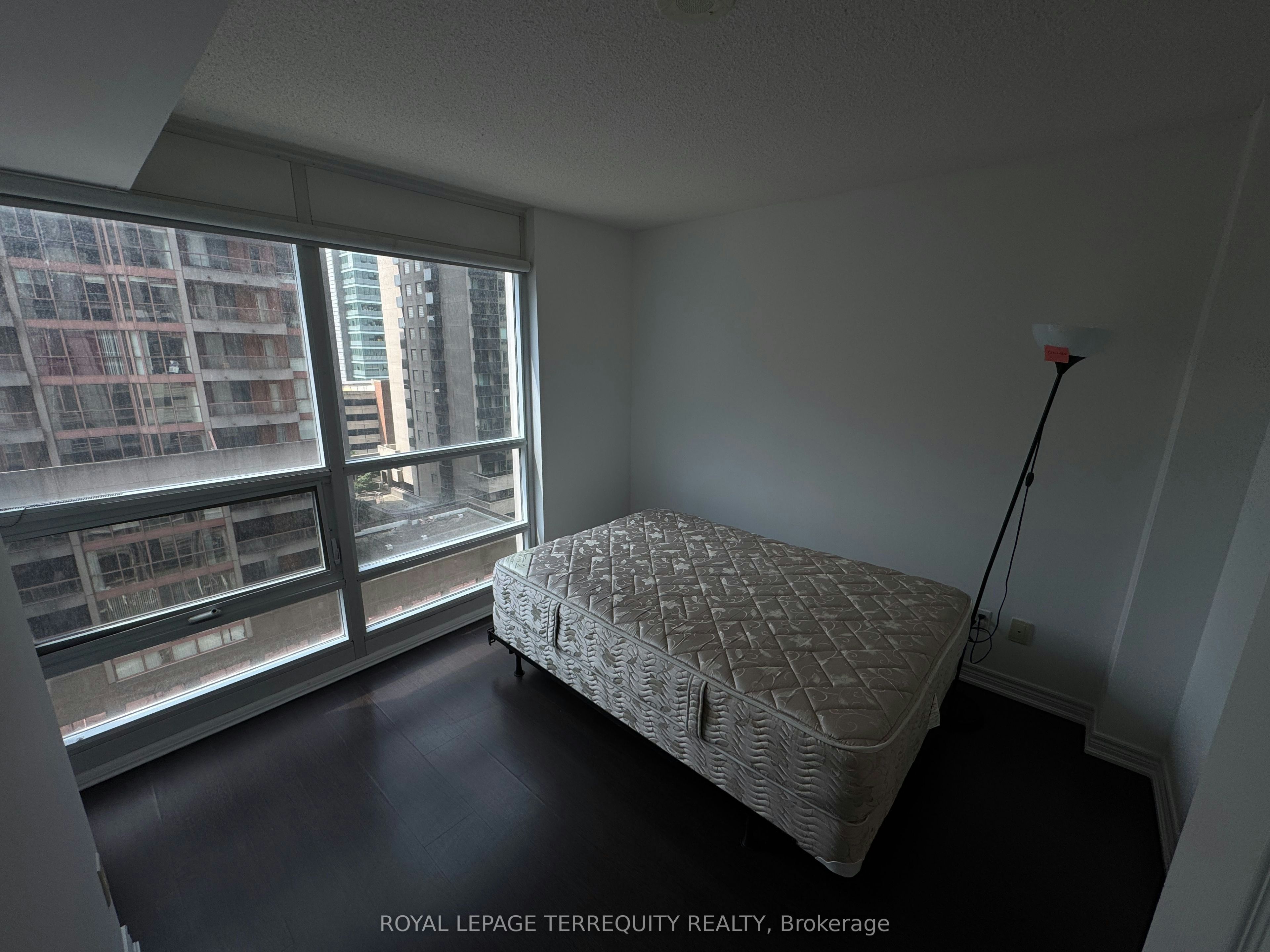 909-761 Bay Street, Toronto, ON, M5G 2R2 - 5