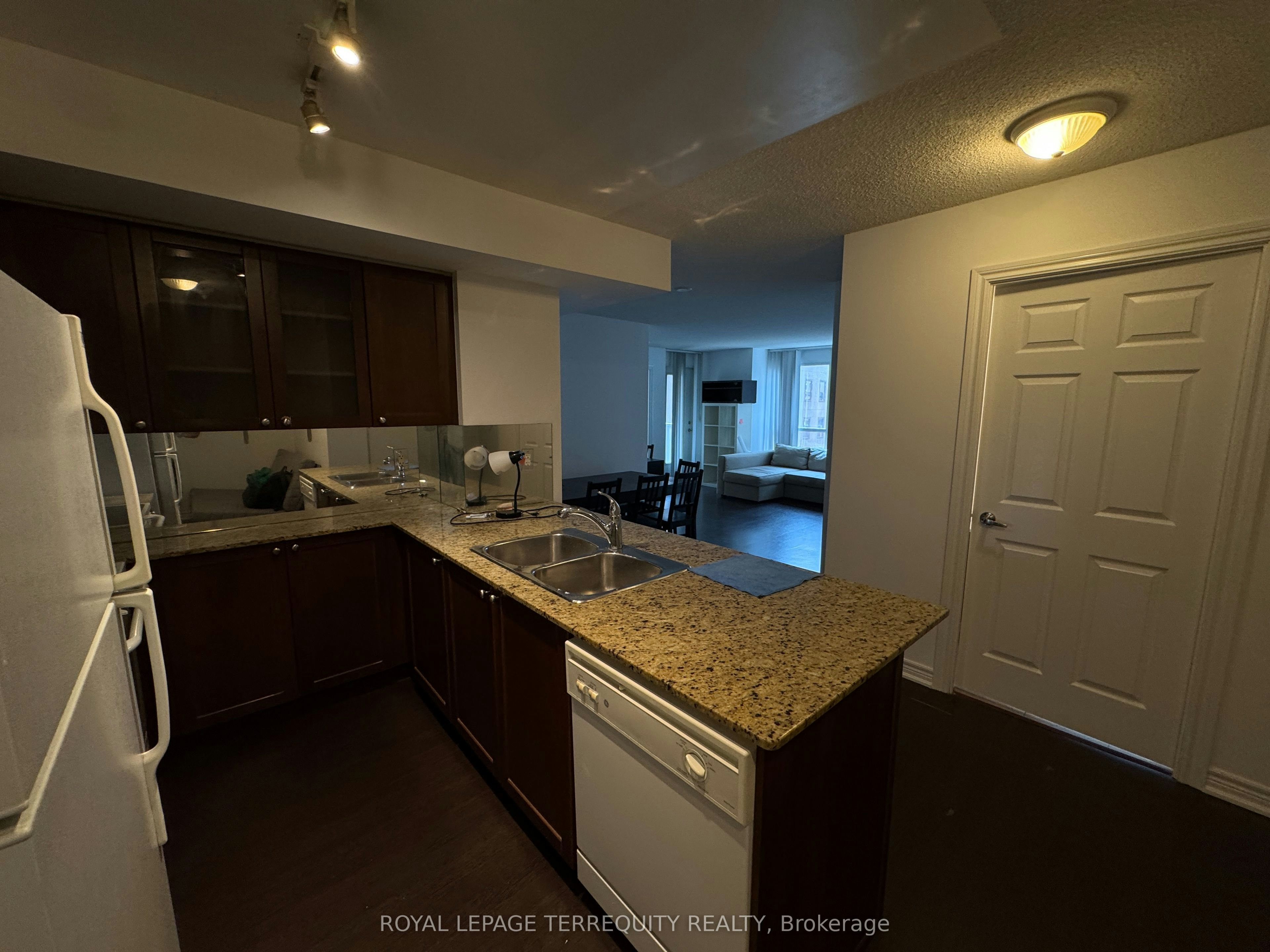 909-761 Bay Street, Toronto, ON, M5G 2R2 - 9
