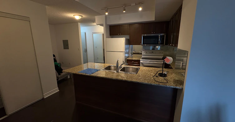 909-761 Bay Street, Toronto, ON, M5G 2R2 - 7