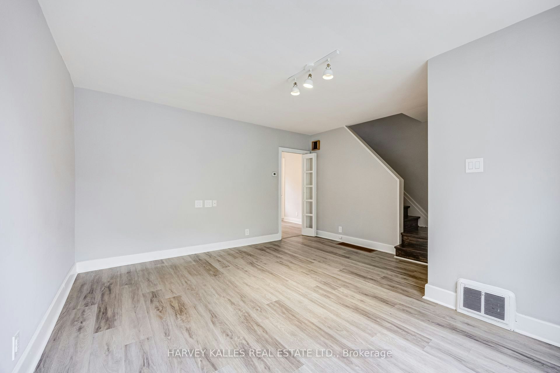 32 Oxton Avenue, Toronto, ON, M5P 1L9 - 5