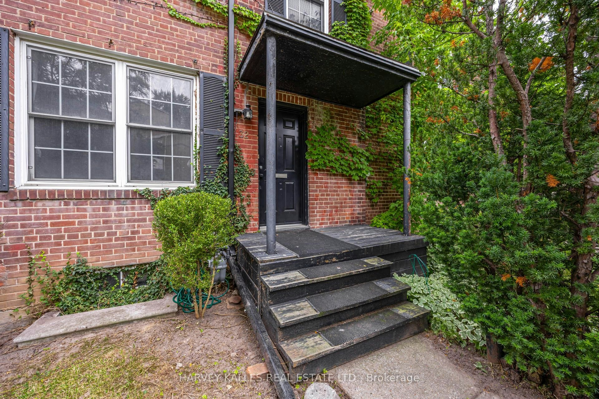 32 Oxton Avenue, Toronto, ON, M5P 1L9 - 2