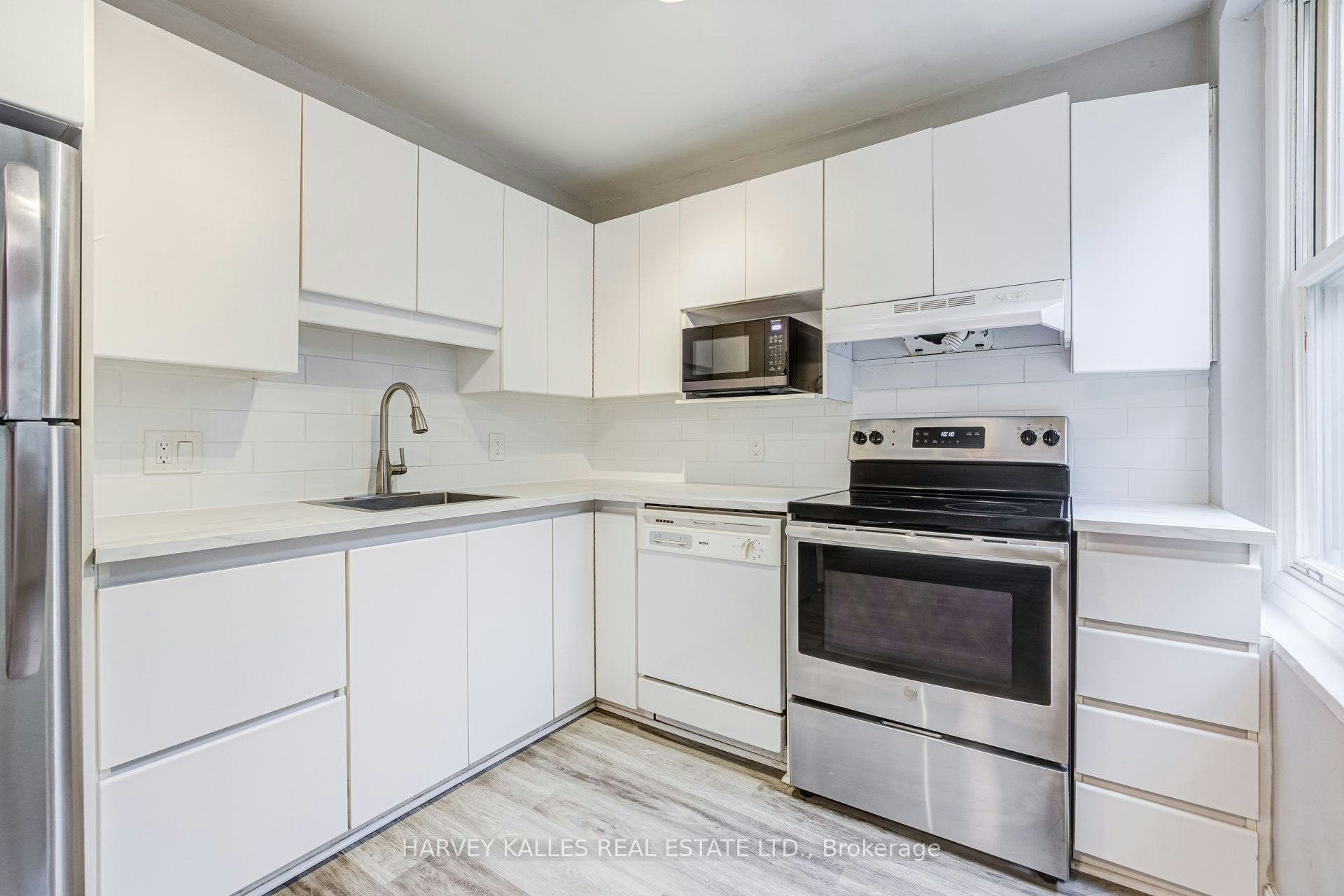 32 Oxton Avenue, Toronto, ON, M5P 1L9 - 8
