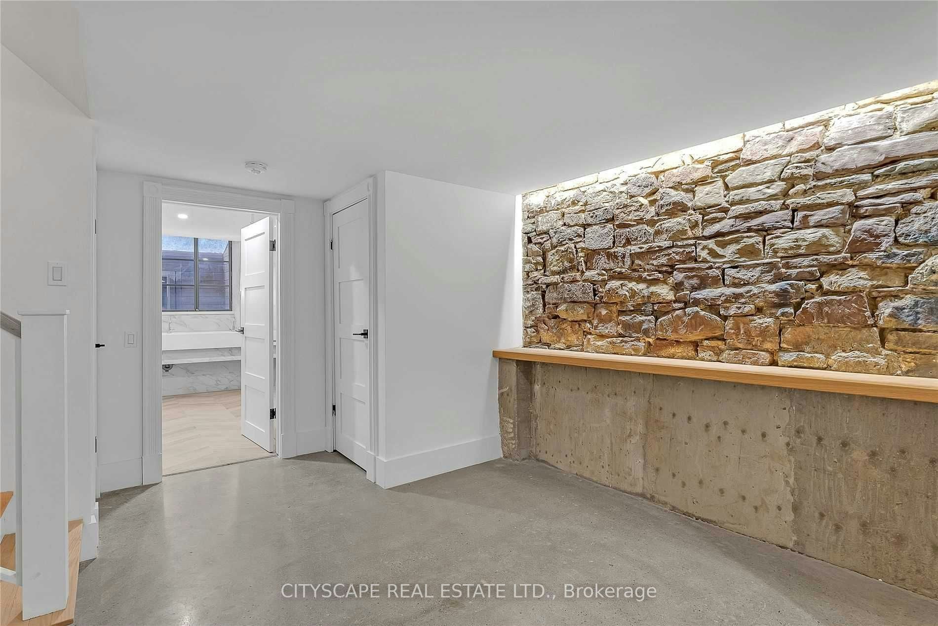 #2 Upper-180 Strachan Avenue, Toronto, ON, M6J 2S9 - 22