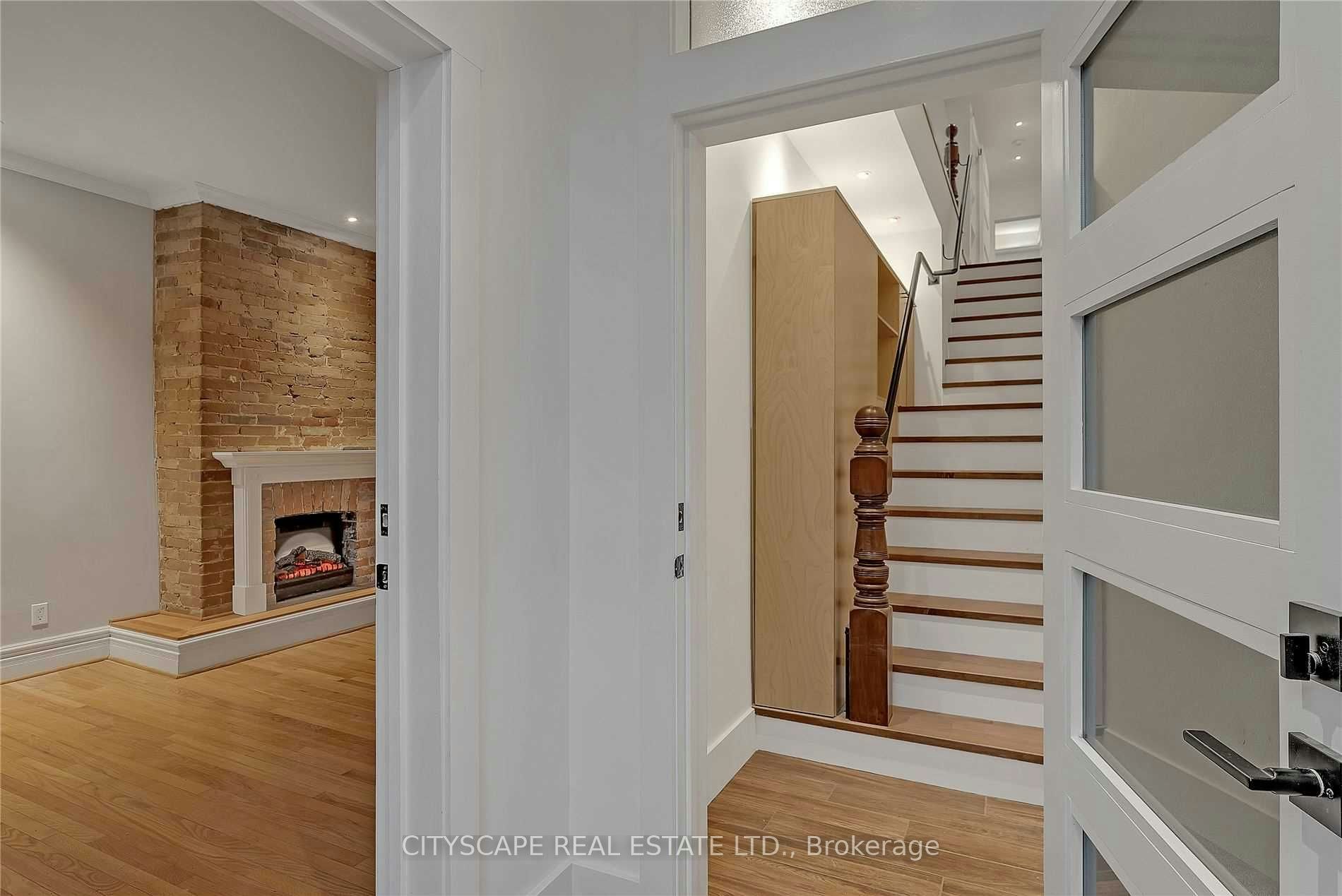 #2 Upper-180 Strachan Avenue, Toronto, ON, M6J 2S9 - 2