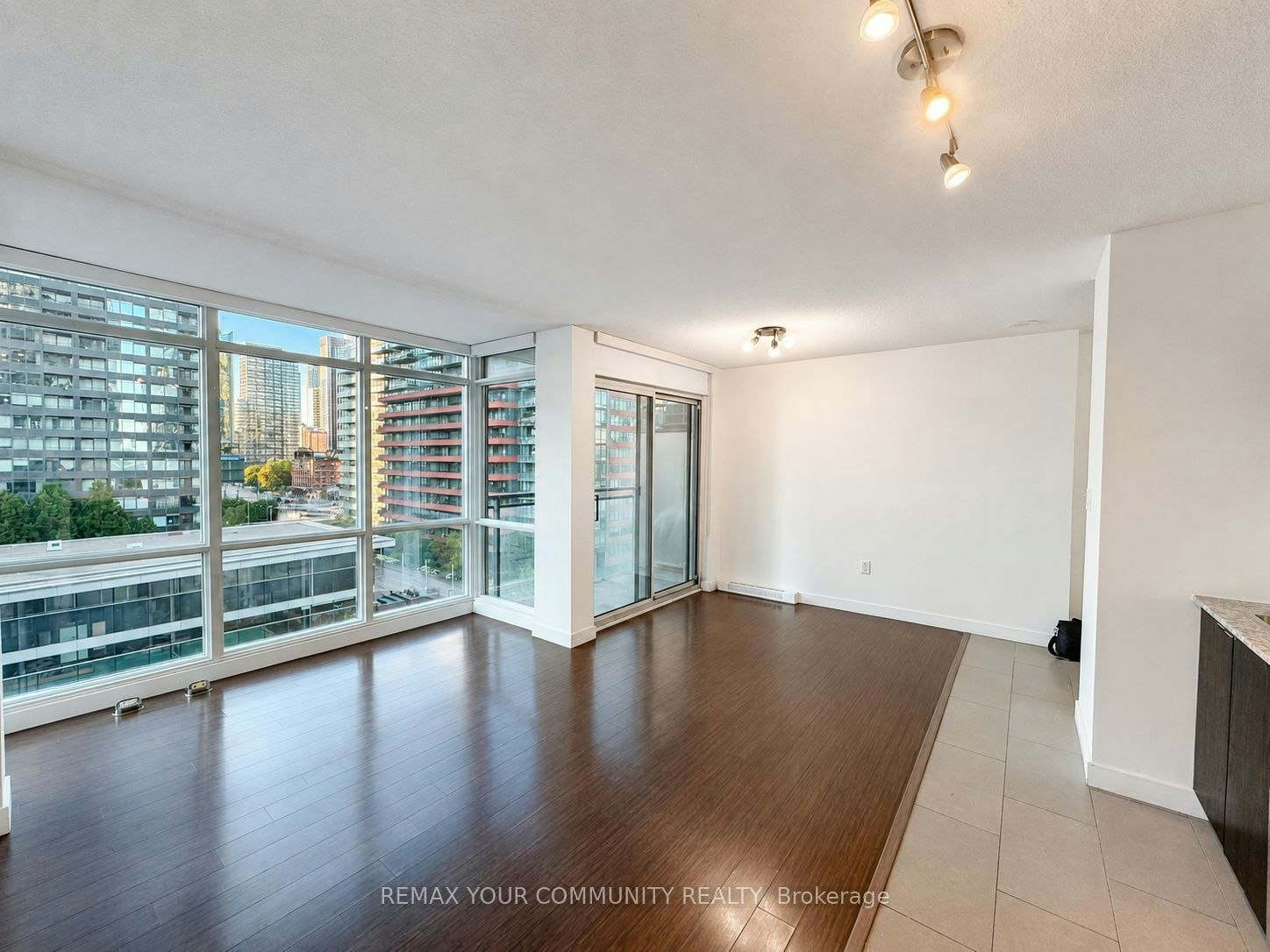1103-15 Fort York Boulevard, Toronto, ON, M5V 3Y4 - 4