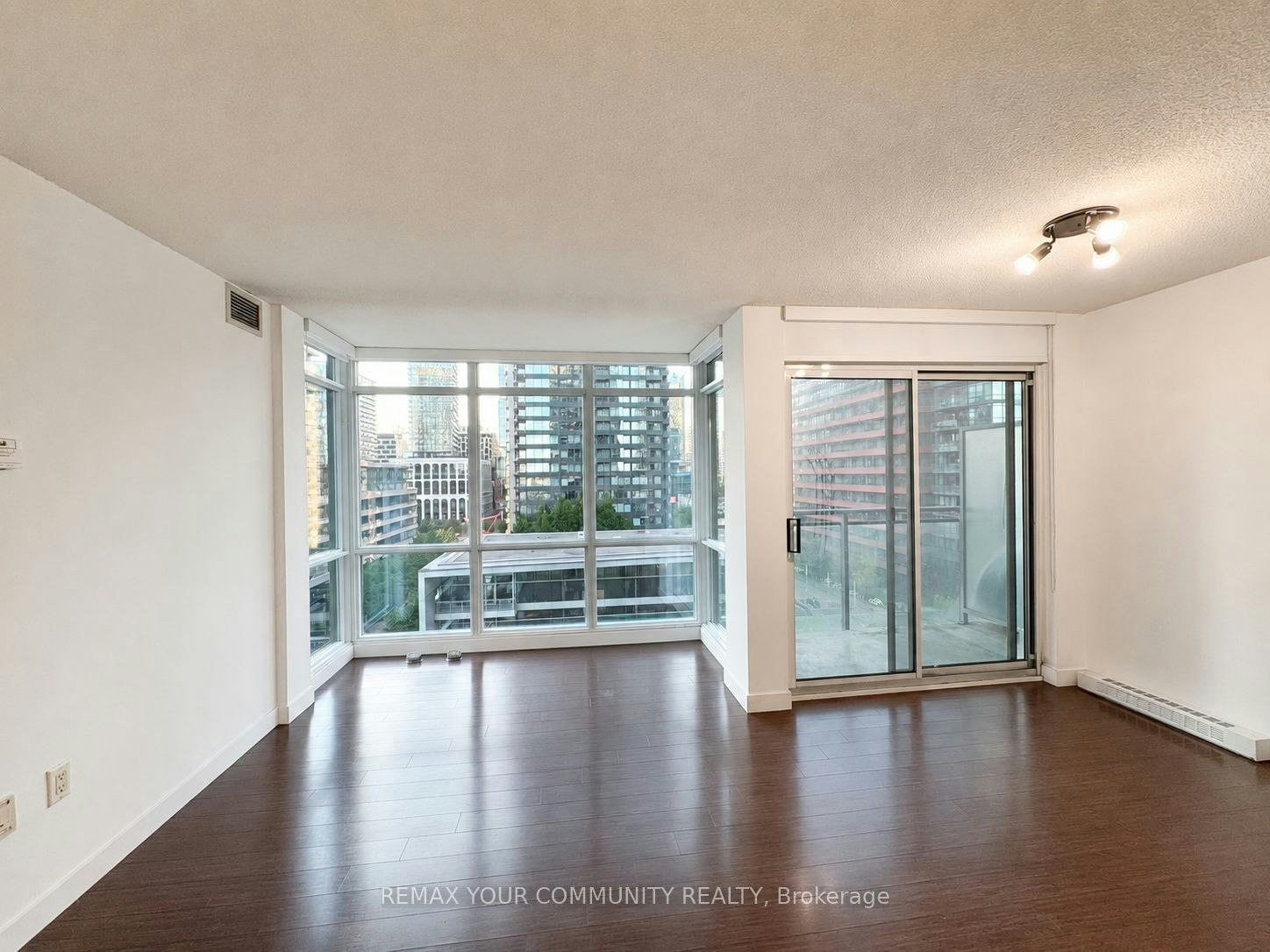 1103-15 Fort York Boulevard, Toronto, ON, M5V 3Y4 - 3
