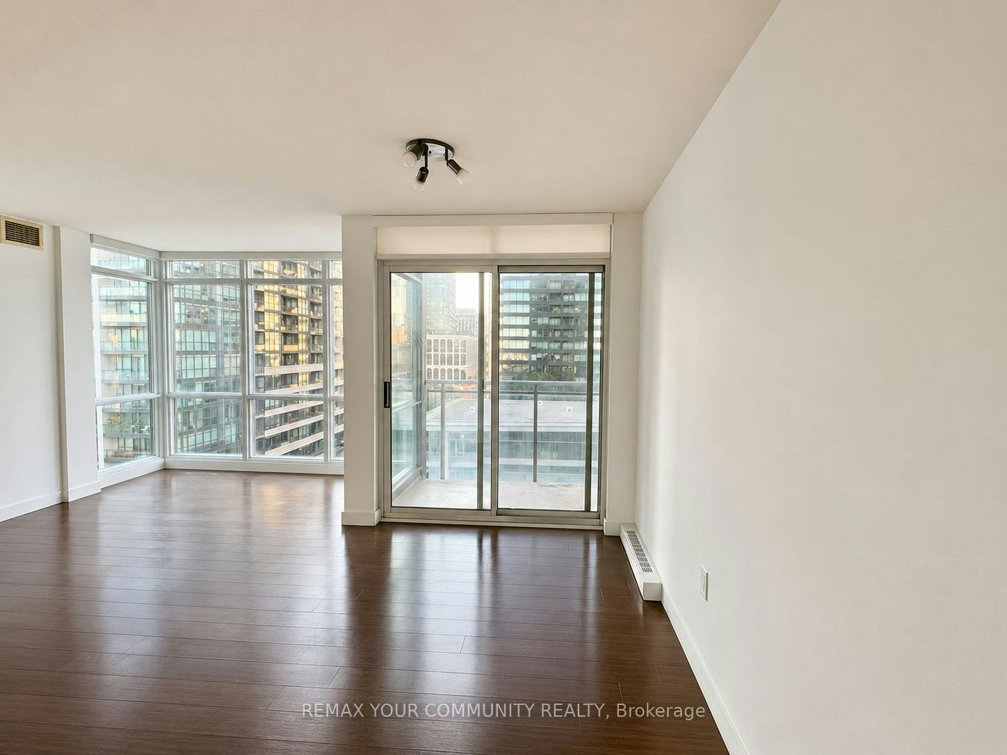 1103-15 Fort York Boulevard, Toronto, ON, M5V 3Y4 - 5