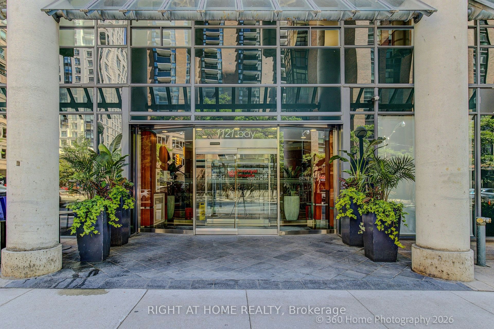 1907-1121 Bay Street, Toronto, ON, M5S 2B3 - 2