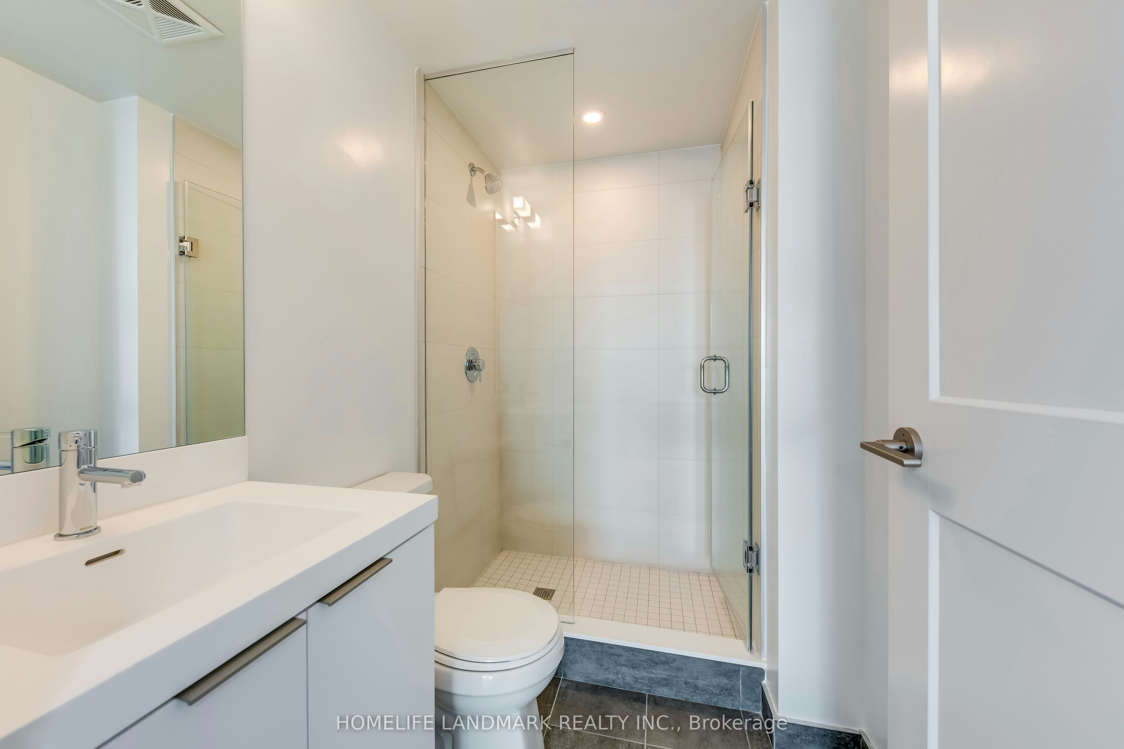 2411-8 Widmer Street, Toronto, ON, M5V 0W6 - 13