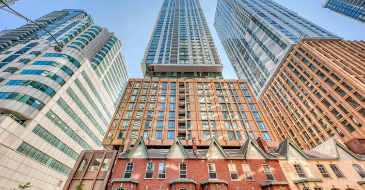 2411-8 Widmer Street, Toronto, ON, M5V 0W6