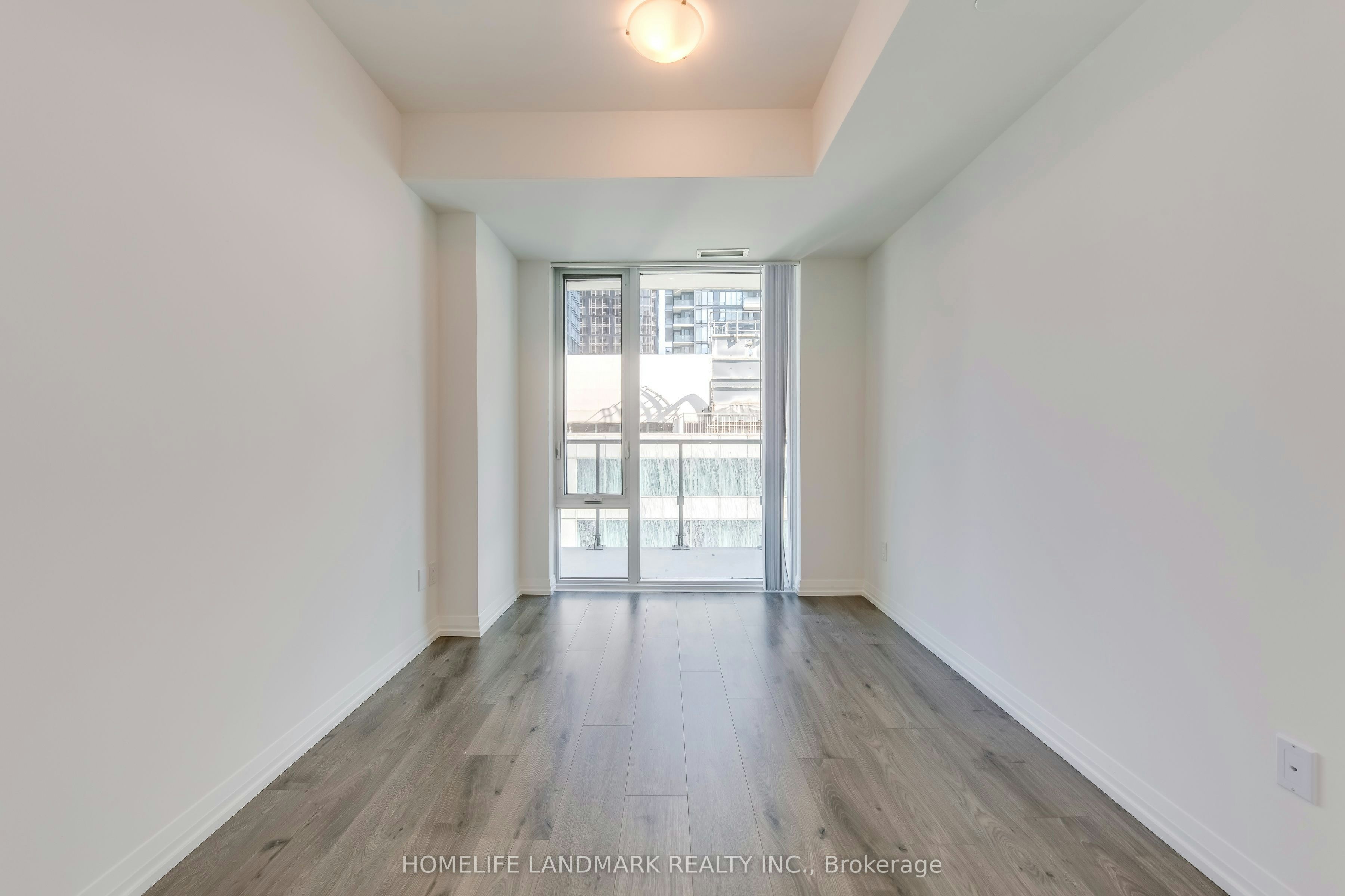 2411-8 Widmer Street, Toronto, ON, M5V 0W6 - 12