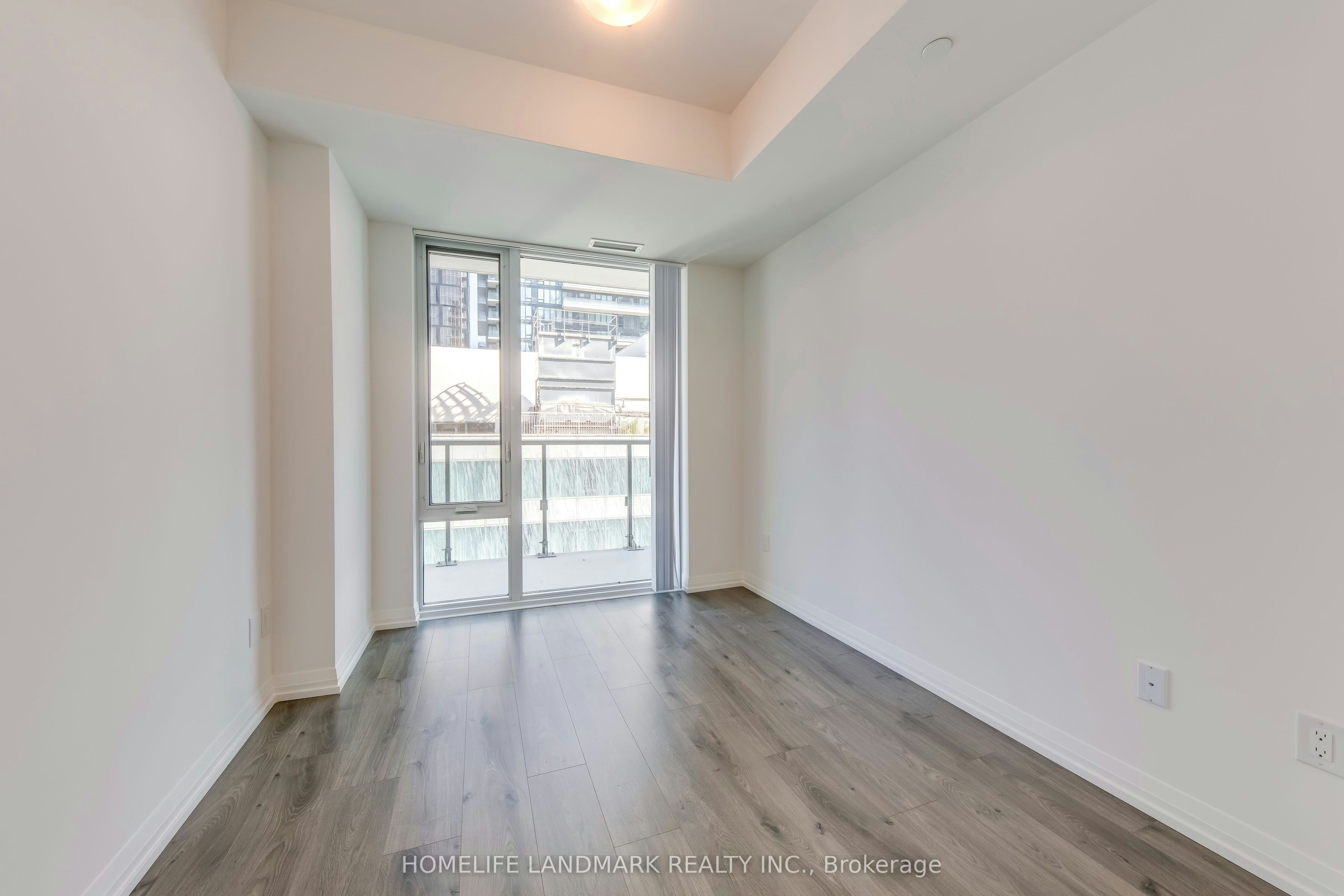 2411-8 Widmer Street, Toronto, ON, M5V 0W6 - 11