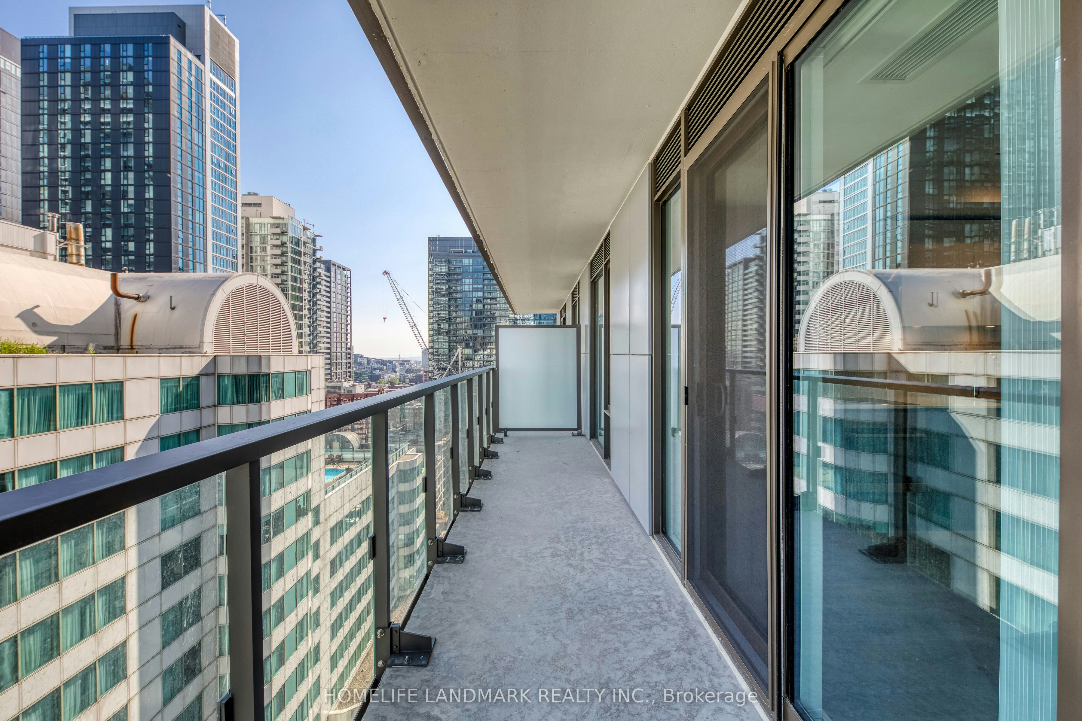 2411-8 Widmer Street, Toronto, ON, M5V 0W6 - 18